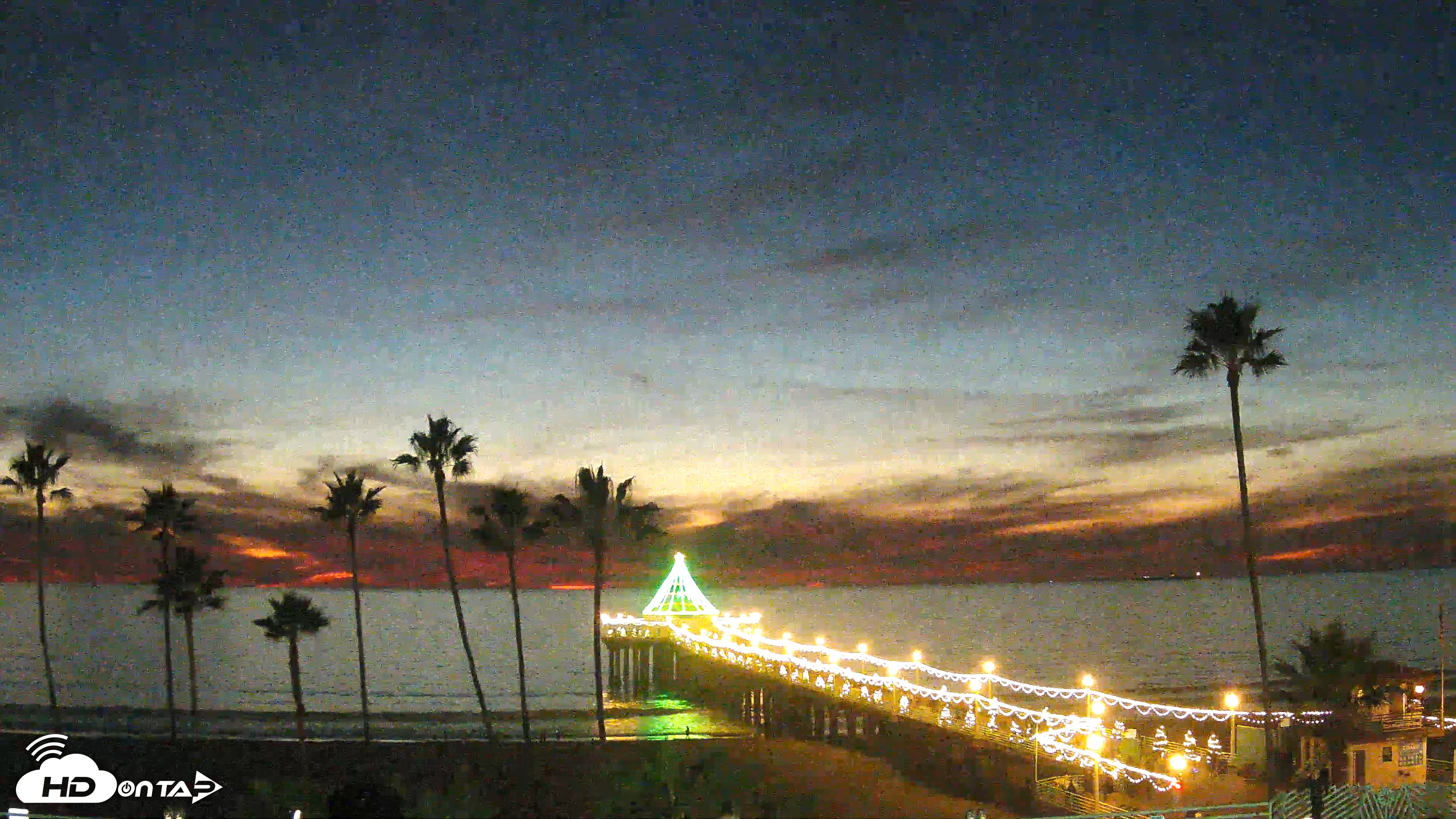 Snapshot of Manhattan Beach Pier Ultra HD Live Webcam taken Nov 26, 2025, 5:29pm PST