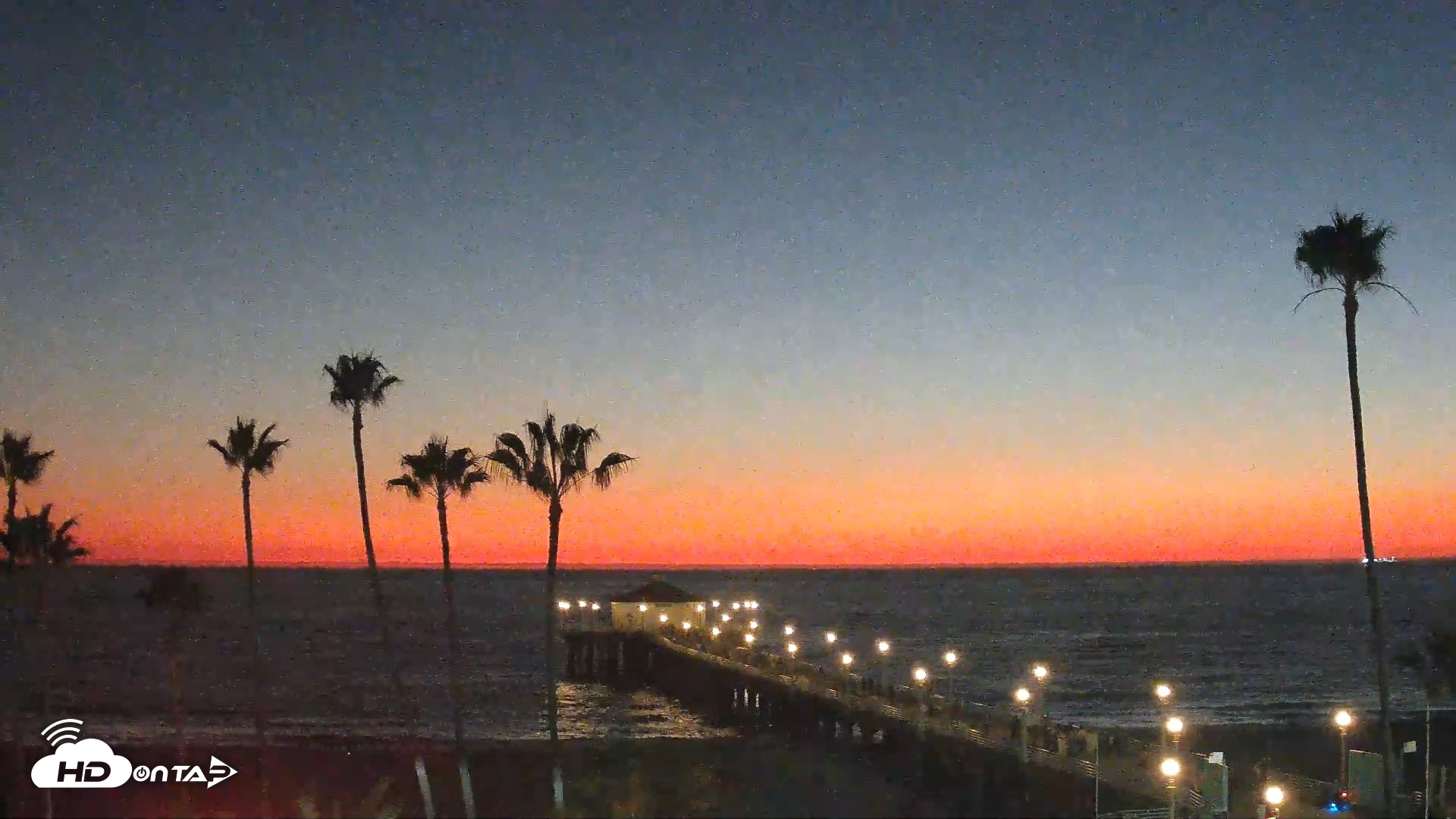 Snapshot of Manhattan Beach Pier Ultra HD Live Webcam taken Oct 6, 2026, 7:11pm PDT