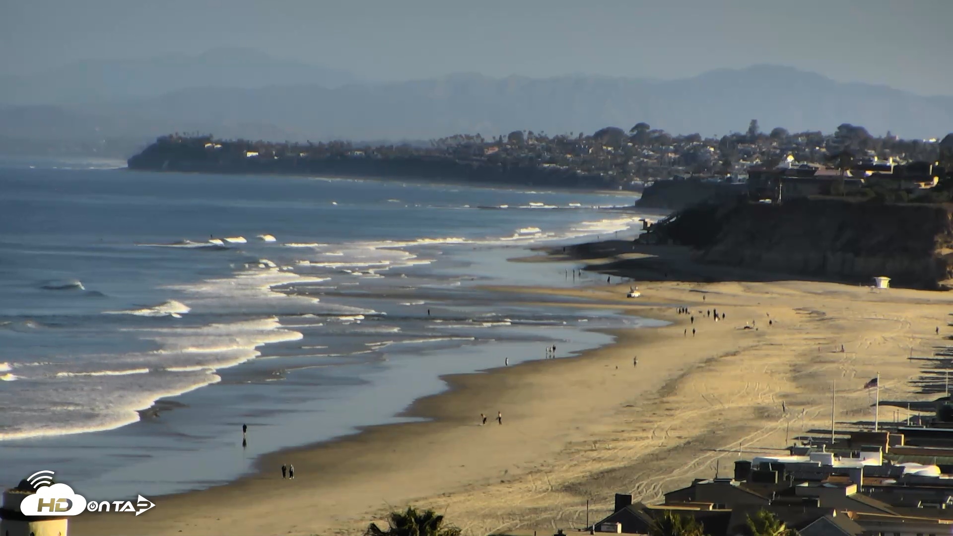 Snapshot of Del Mar Beach Overlook Roaming Live Webcam taken May 6, 2026, 7:43am PDT