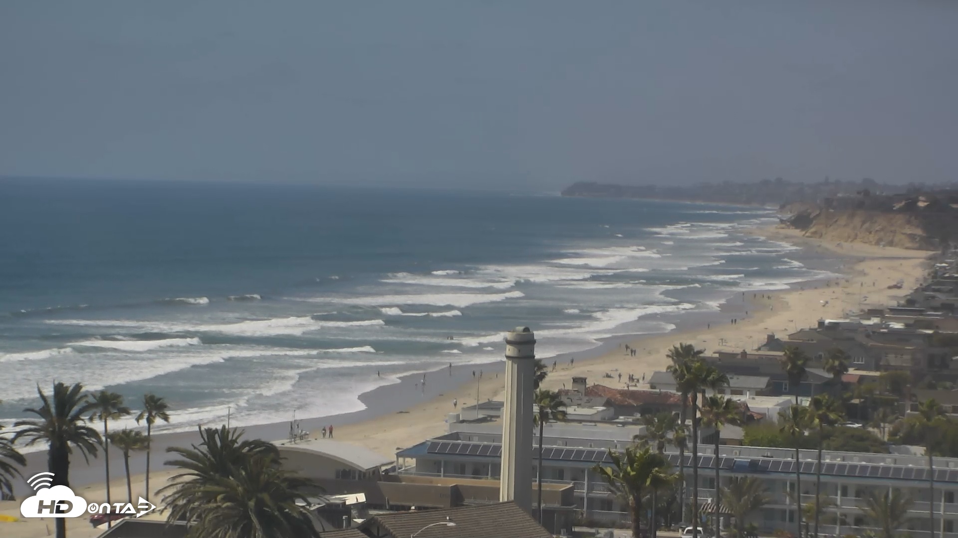 Snapshot of Del Mar Beach Overlook Roaming Live Webcam taken May 15, 2025, 2:52pm PDT