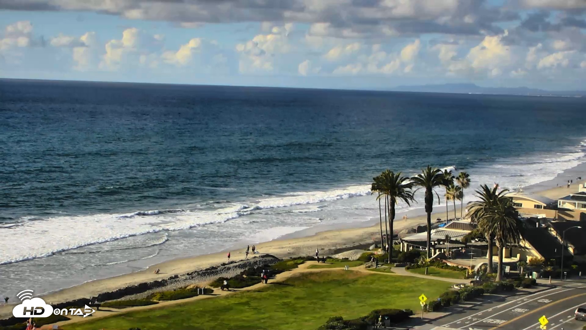 Snapshot of Del Mar Beach Overlook Roaming Live Webcam taken Oct 22, 2026, 4:21pm PDT