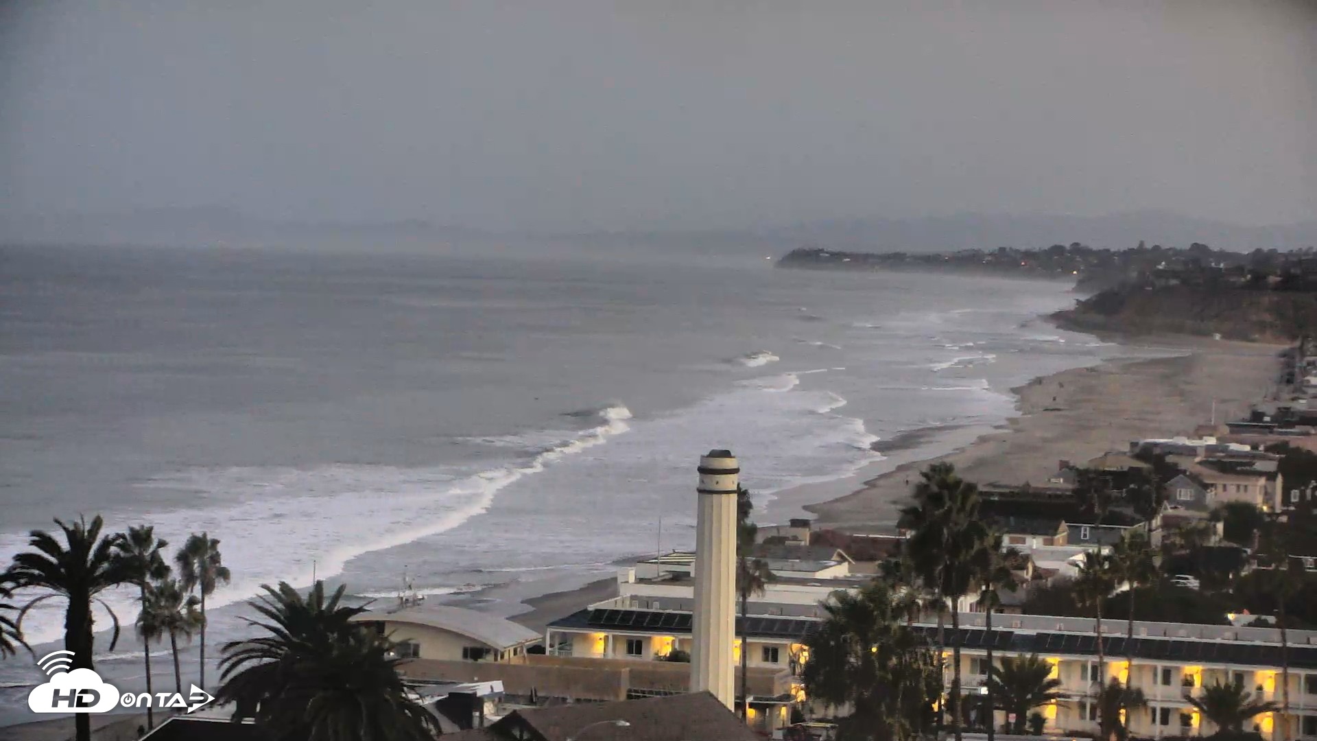 Snapshot of Del Mar Beach Overlook Roaming Live Webcam taken Oct 13, 2026, 6:41am PDT