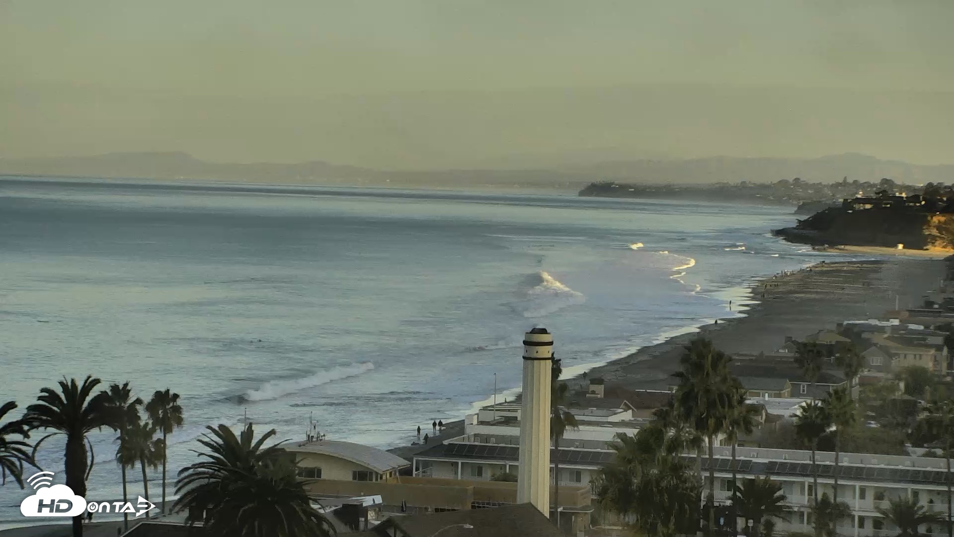 Snapshot of Del Mar Beach Overlook Roaming Live Webcam taken Oct 18, 2026, 7:27am PDT