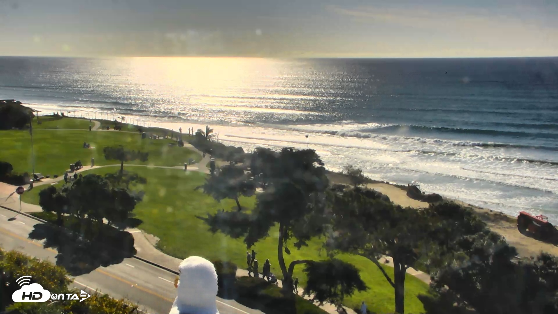 Snapshot of Del Mar Beach Overlook Roaming Live Webcam taken Dec 25, 2025, 1:23pm PST