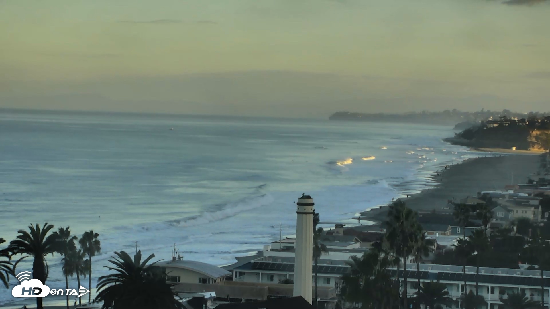 Snapshot of Del Mar Beach Overlook Roaming Live Webcam taken Oct 21, 2026, 7:24am PDT