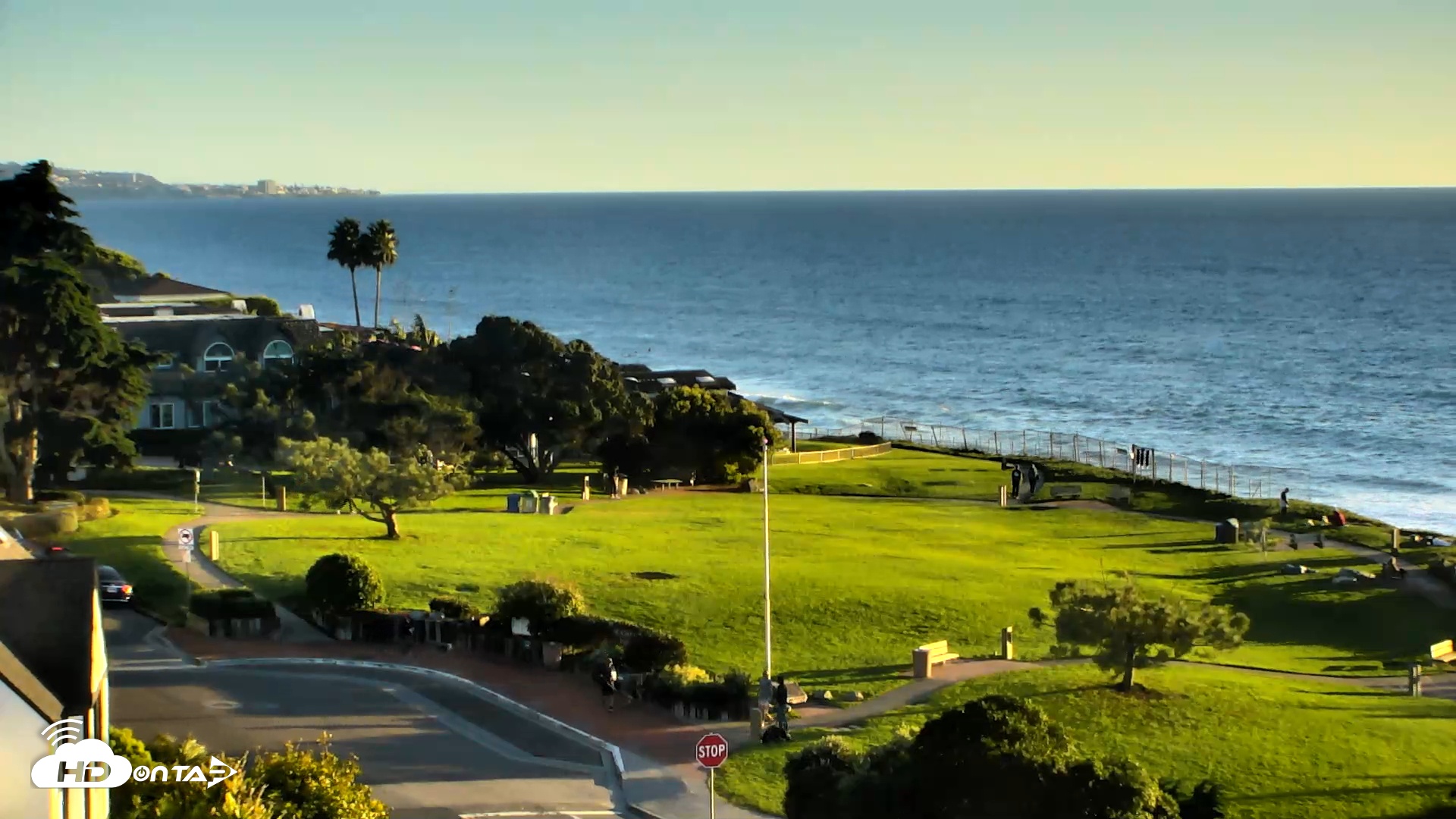 Snapshot of Del Mar Beach Overlook Roaming Live Webcam taken Oct 15, 2025, 5:43pm PDT