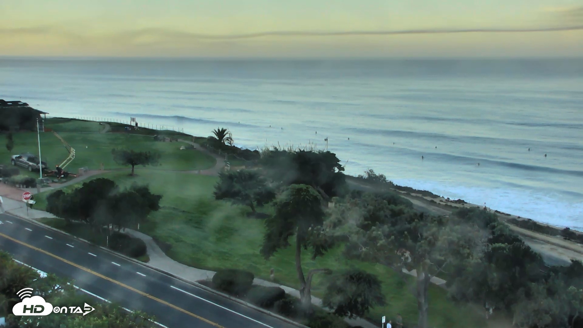 Snapshot of Del Mar Beach Overlook Roaming Live Webcam taken Oct 21, 2026, 7:25am PDT