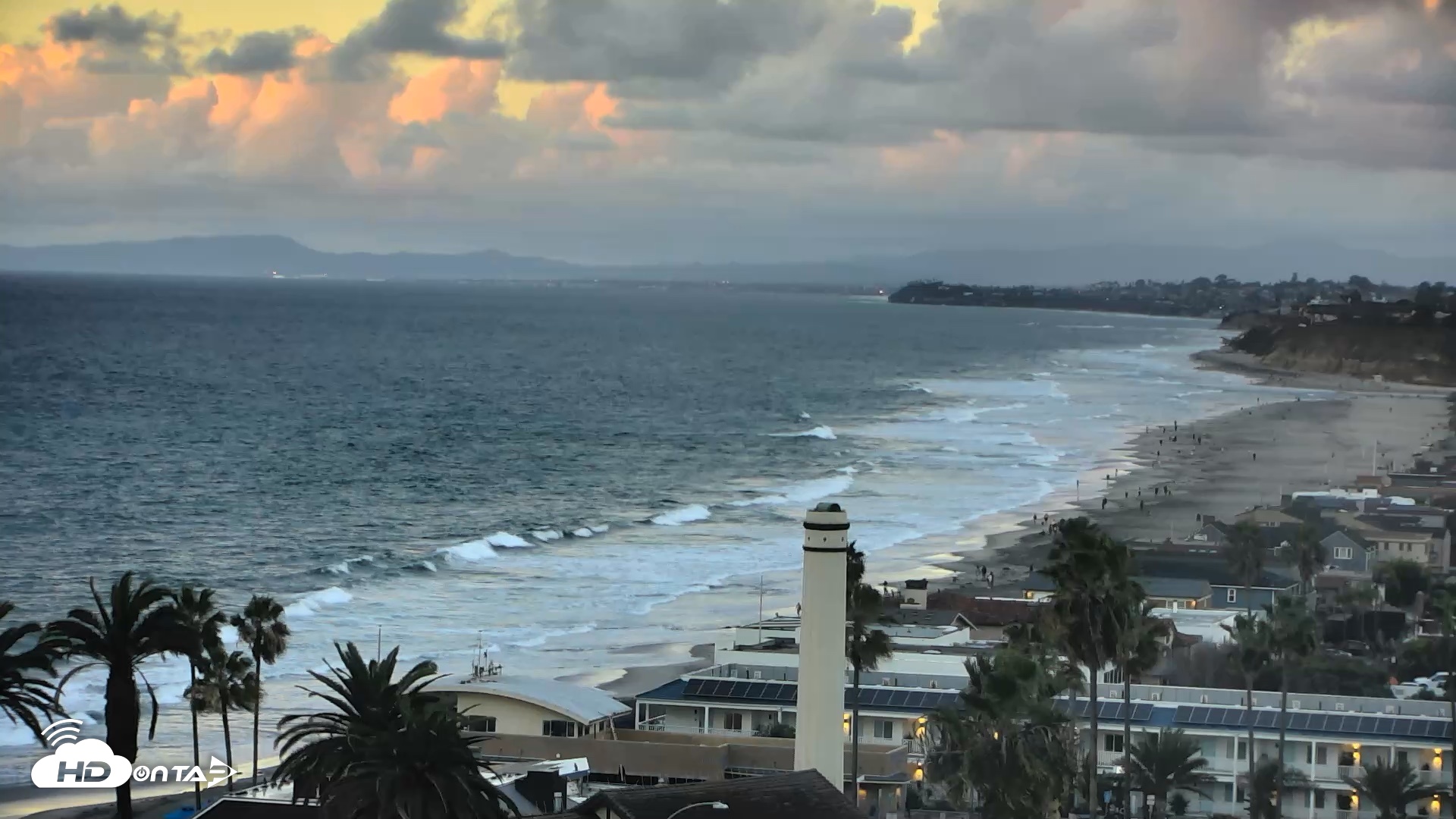Snapshot of Del Mar Beach Overlook Roaming Live Webcam taken Oct 22, 2026, 6:07pm PDT
