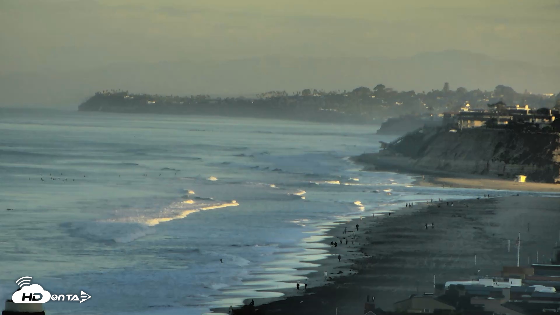 Snapshot of Del Mar Beach Overlook Roaming Live Webcam taken Oct 21, 2026, 7:24am PDT