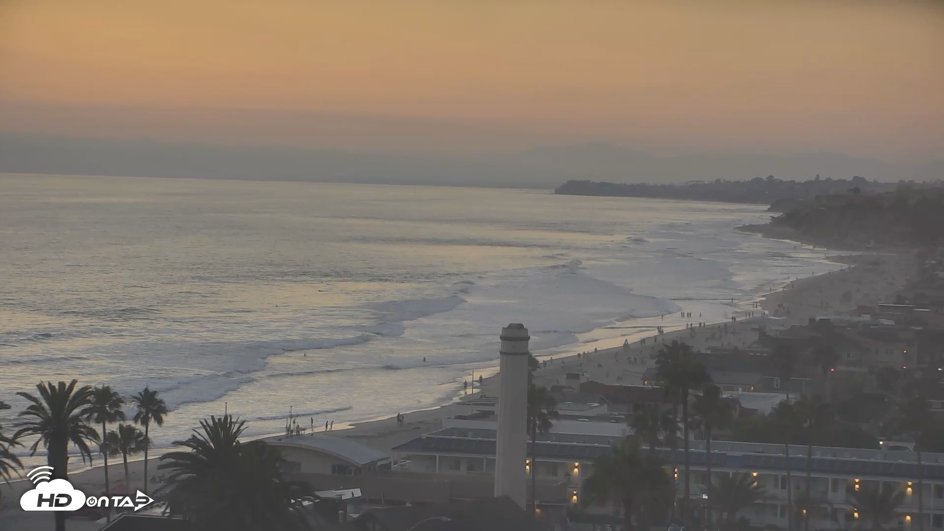 Snapshot of Del Mar Beach Overlook Roaming Live Webcam taken Jul 4, 2025, 8:05pm PDT