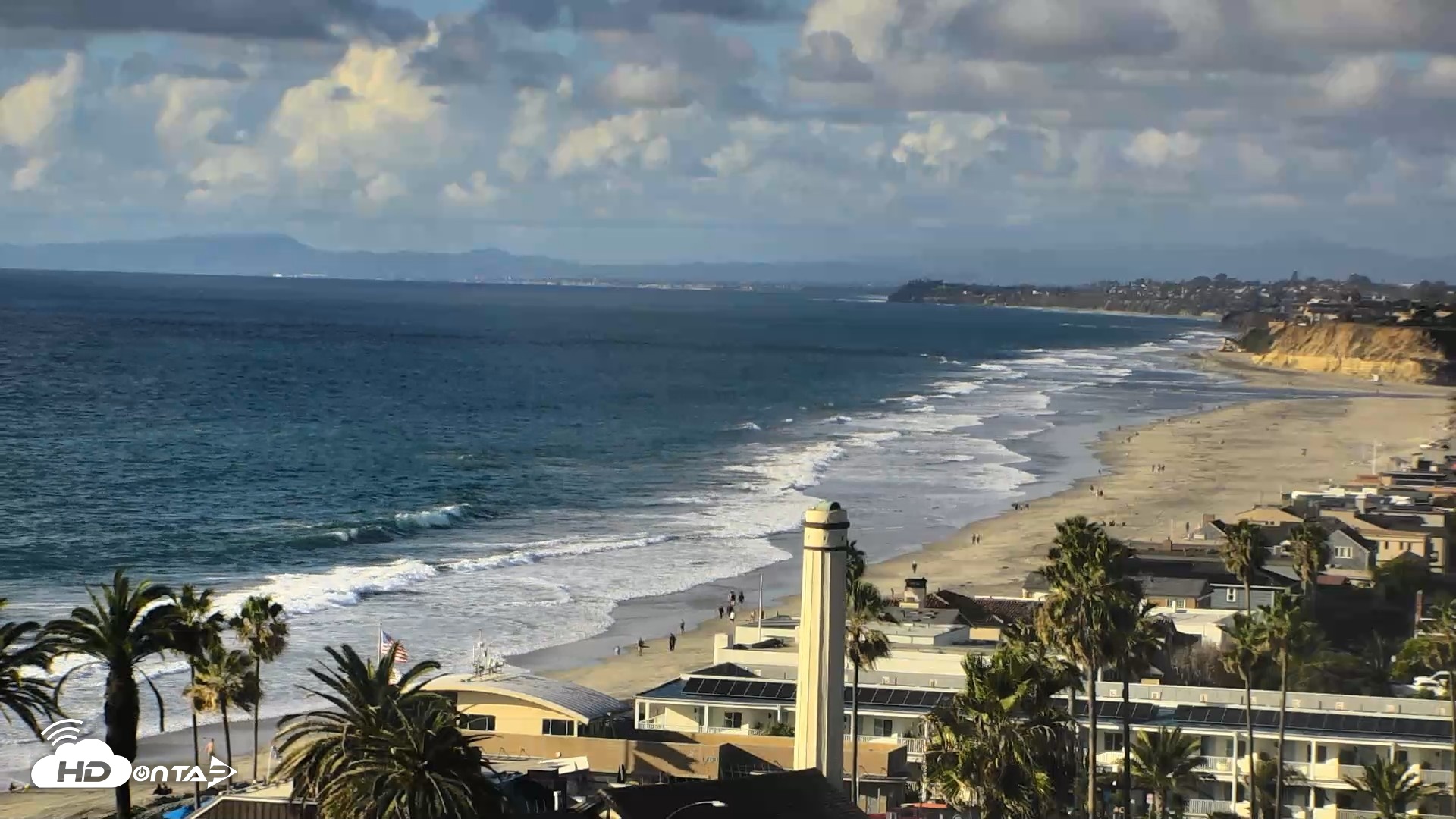Snapshot of Del Mar Beach Overlook Roaming Live Webcam taken Oct 22, 2026, 4:22pm PDT
