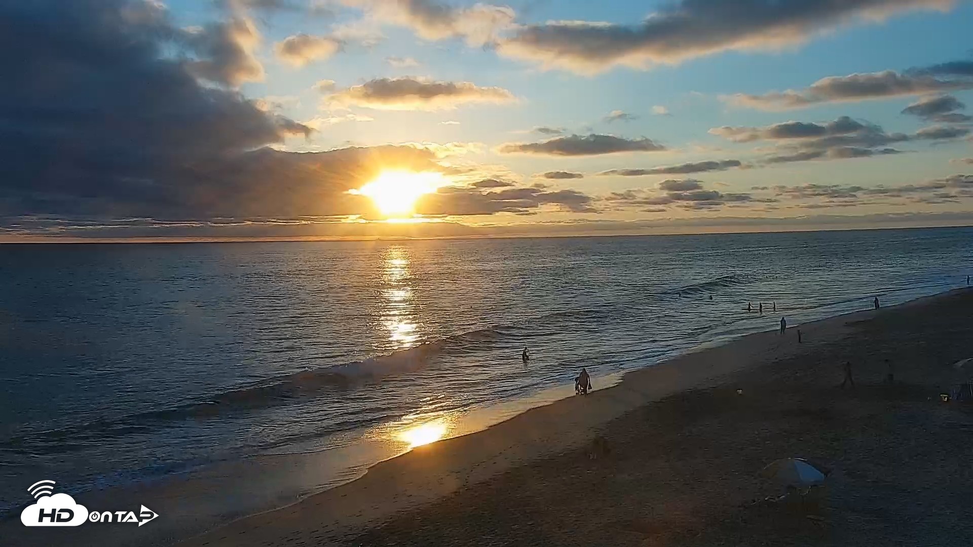 Snapshot of Carlsbad Beach Surf Live Webcam taken Aug 14, 2026, 7:20pm PDT