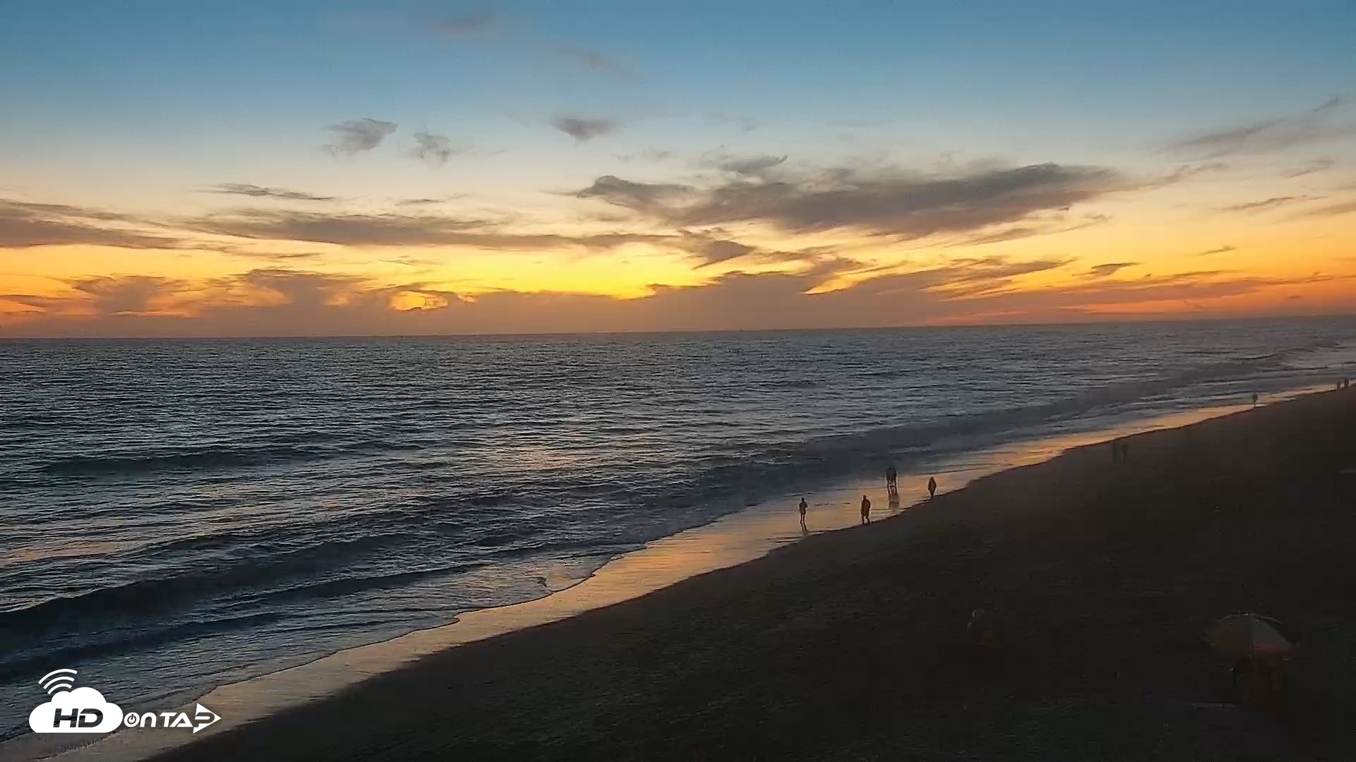 Snapshot of Carlsbad Beach Surf Live Webcam taken Aug 17, 2026, 7:59pm PDT