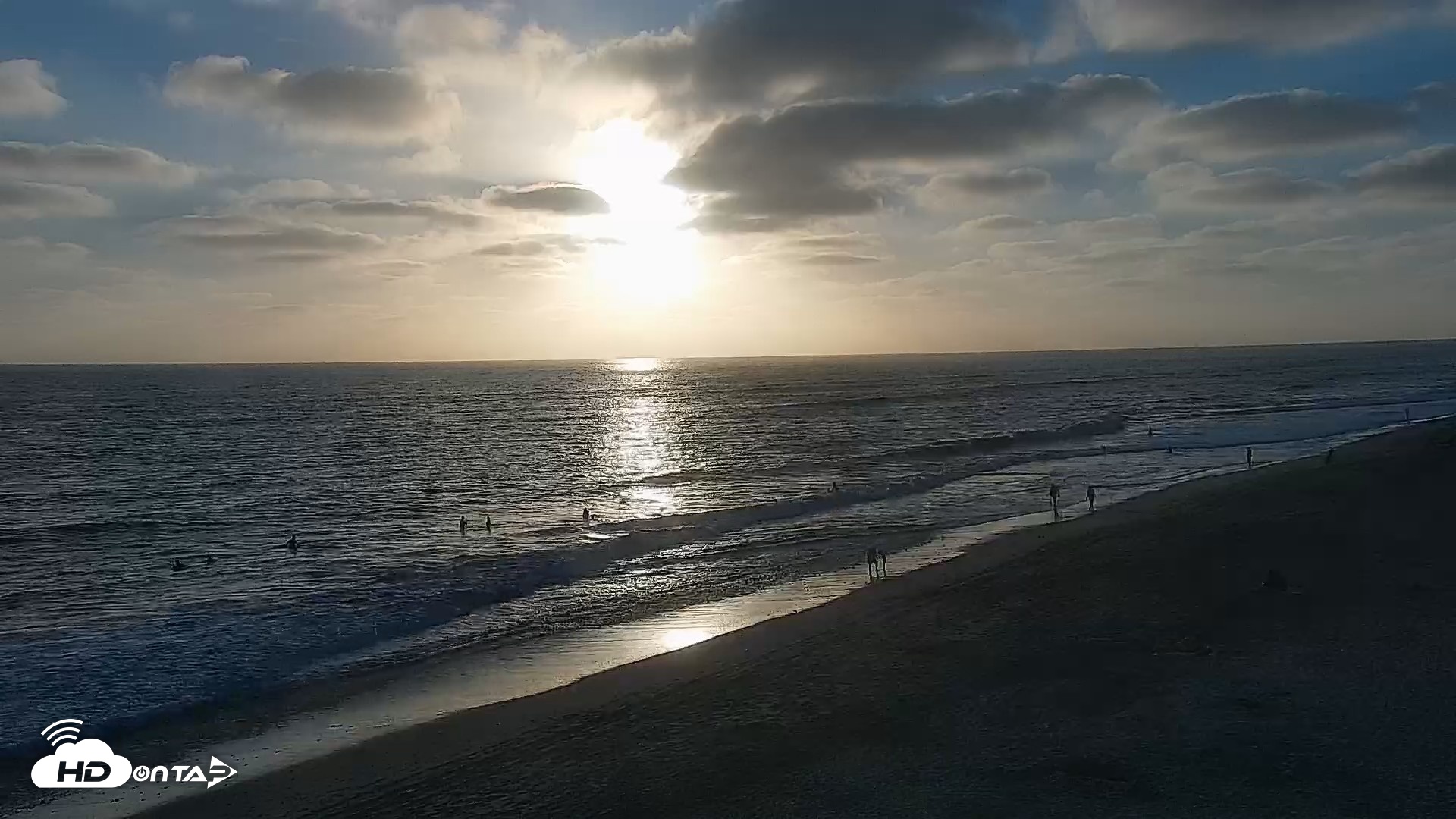 Snapshot of Carlsbad Beach Surf Live Webcam taken Aug 3, 2026, 7:15pm PDT