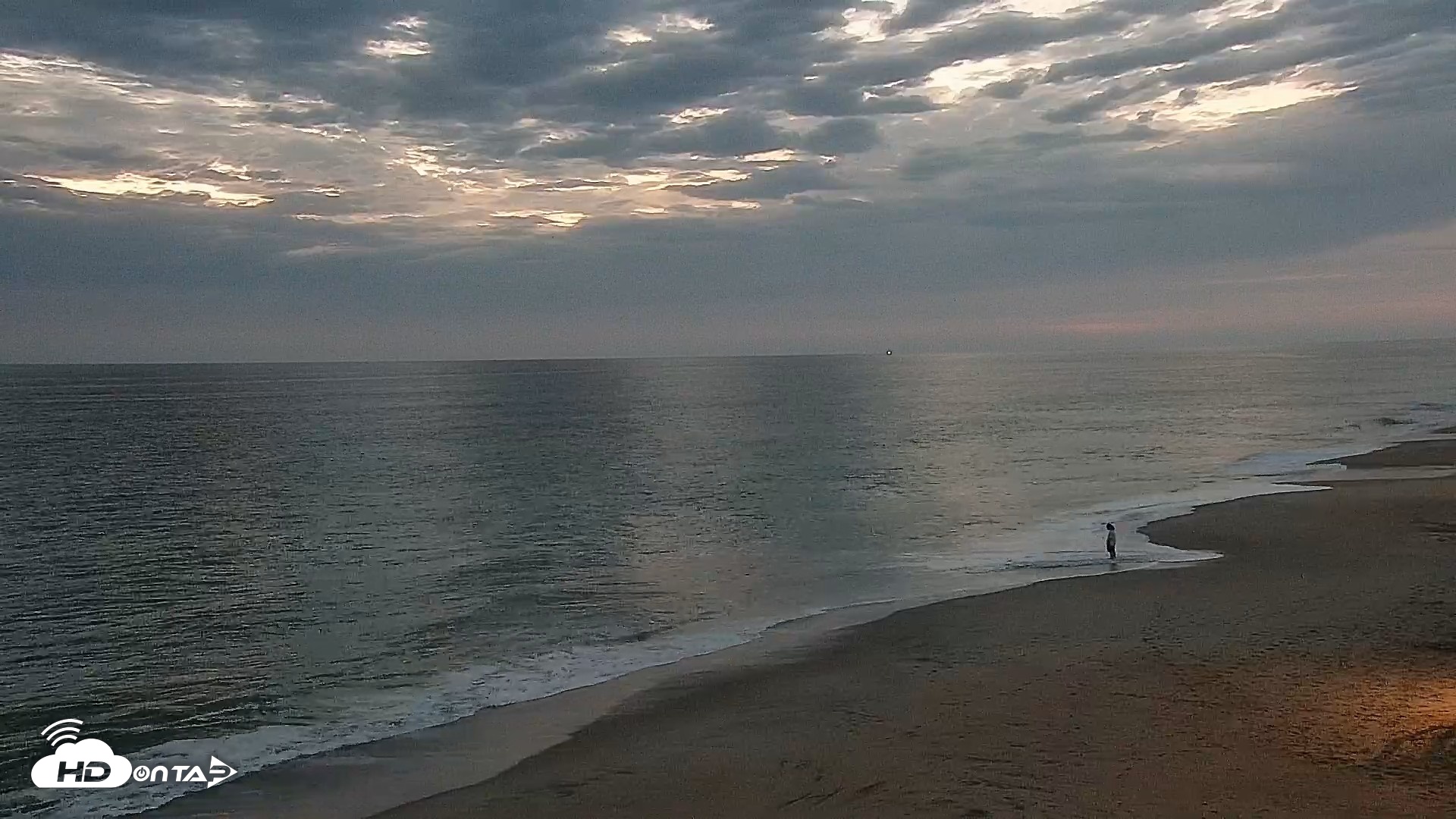 Snapshot of Carlsbad Beach Surf Live Webcam taken Jul 11, 2026, 8:27pm PDT