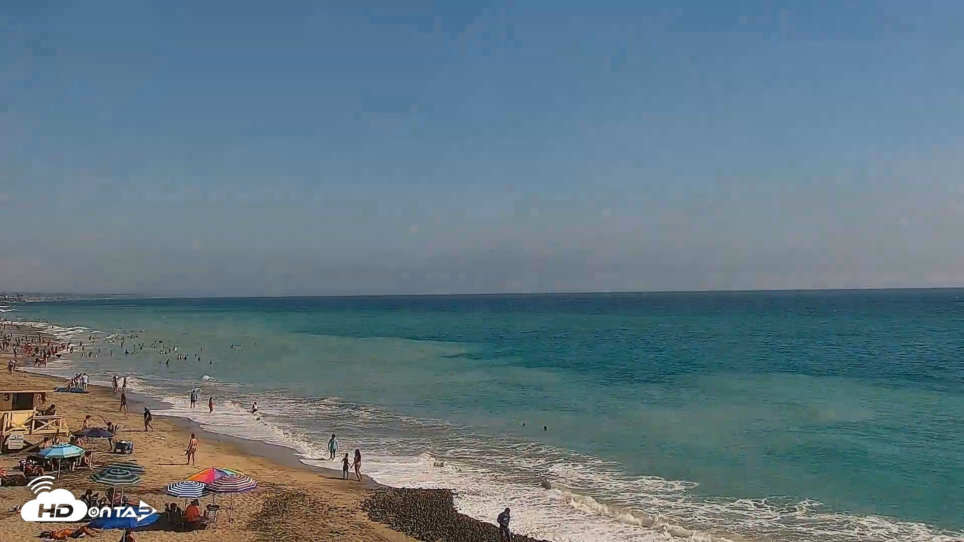 Snapshot of Carlsbad Beach Surf Live Webcam taken Aug 8, 2026, 4:33pm PDT