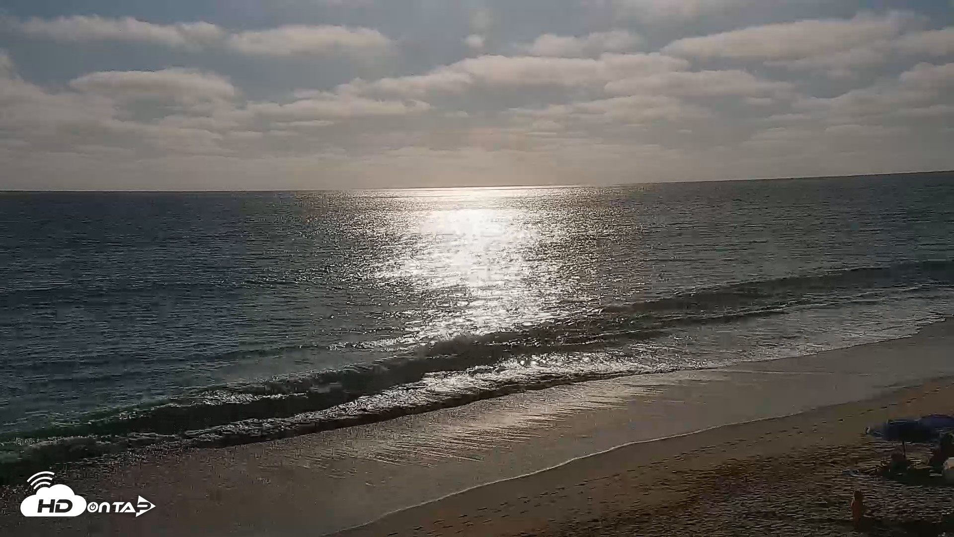 Snapshot of Carlsbad Beach Surf Live Webcam taken Aug 11, 2026, 5:28pm PDT