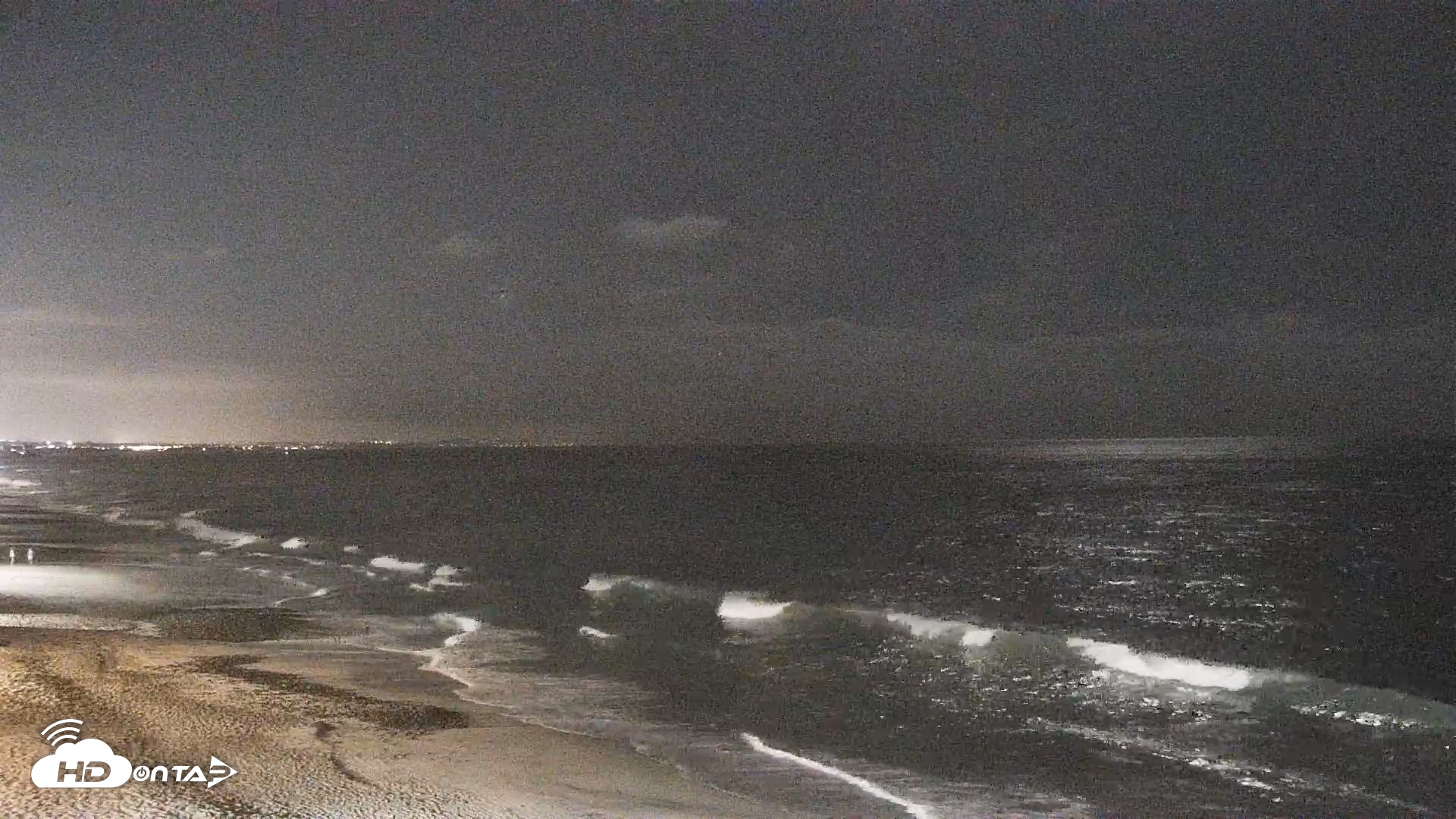 Snapshot of Carlsbad Beach Surf Live Webcam taken Sep 19, 2026, 8:07pm PDT