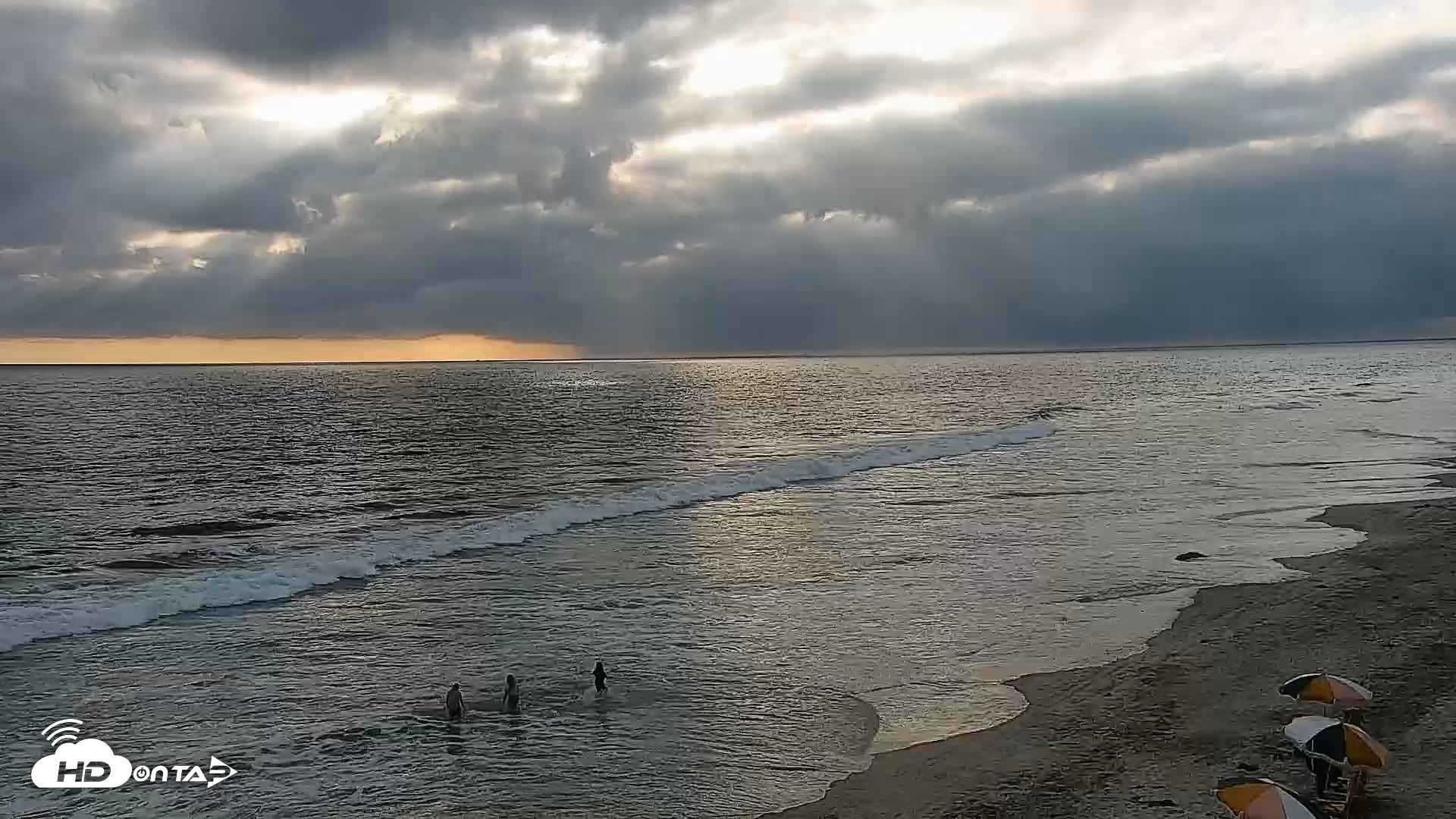 Snapshot of Carlsbad Beach Surf Live Webcam taken May 23, 2026, 6:34pm PDT