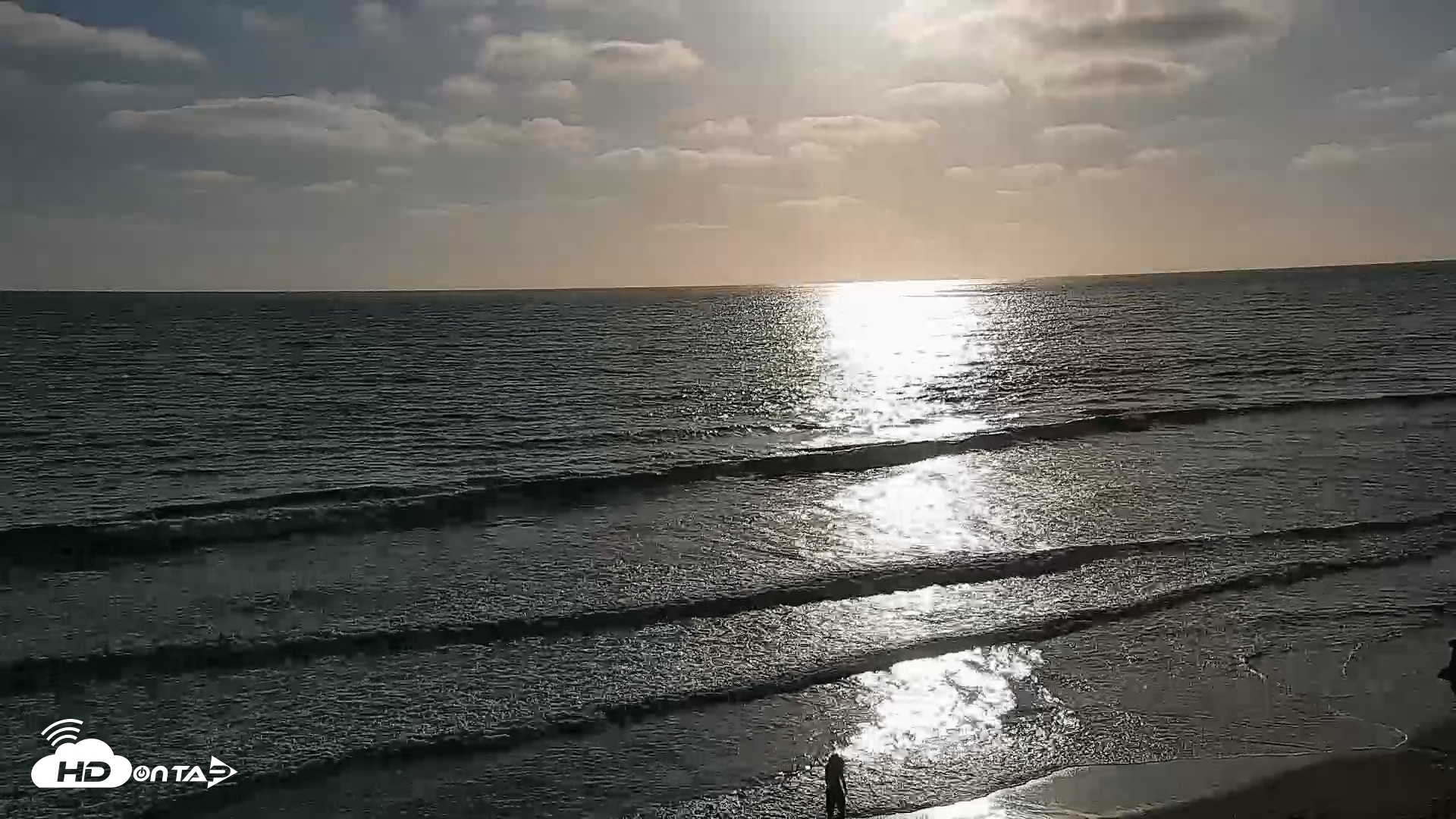 Snapshot of Carlsbad Beach Surf Live Webcam taken Apr 29, 2026, 6:14pm PDT