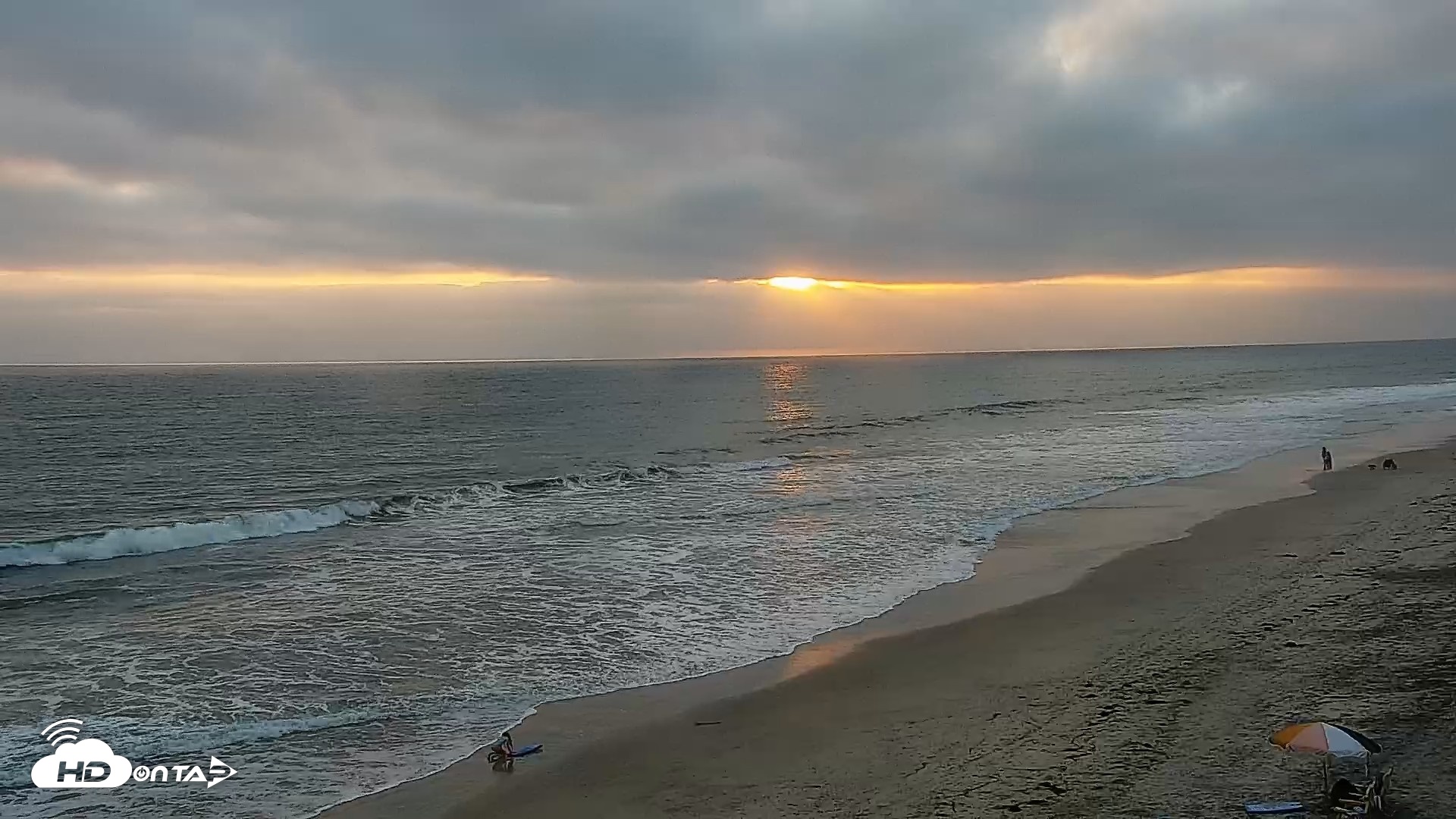 Snapshot of Carlsbad Beach Surf Live Webcam taken May 21, 2026, 7:28pm PDT