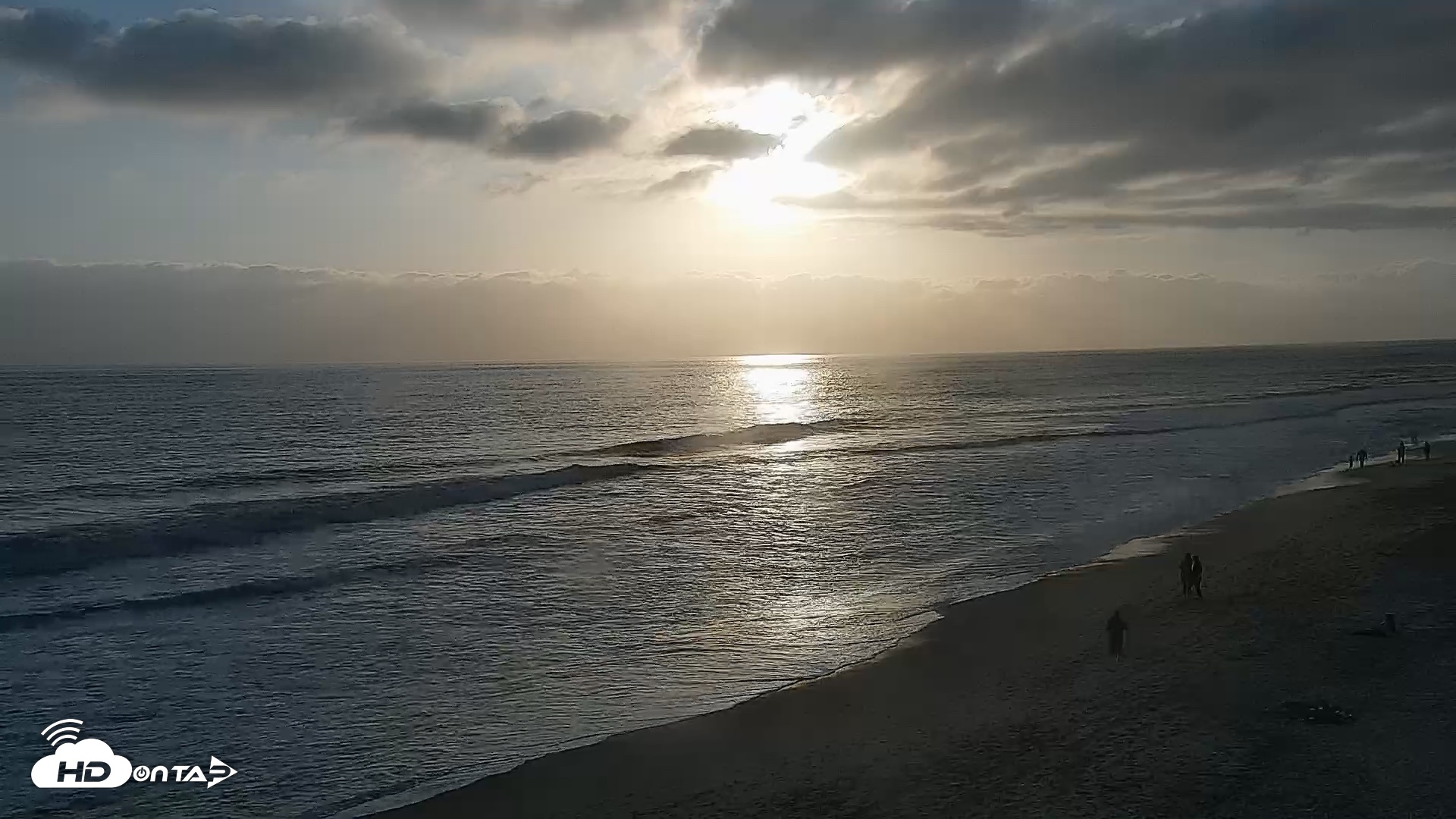 Snapshot of Carlsbad Beach Surf Live Webcam taken Jun 7, 2026, 7:14pm PDT
