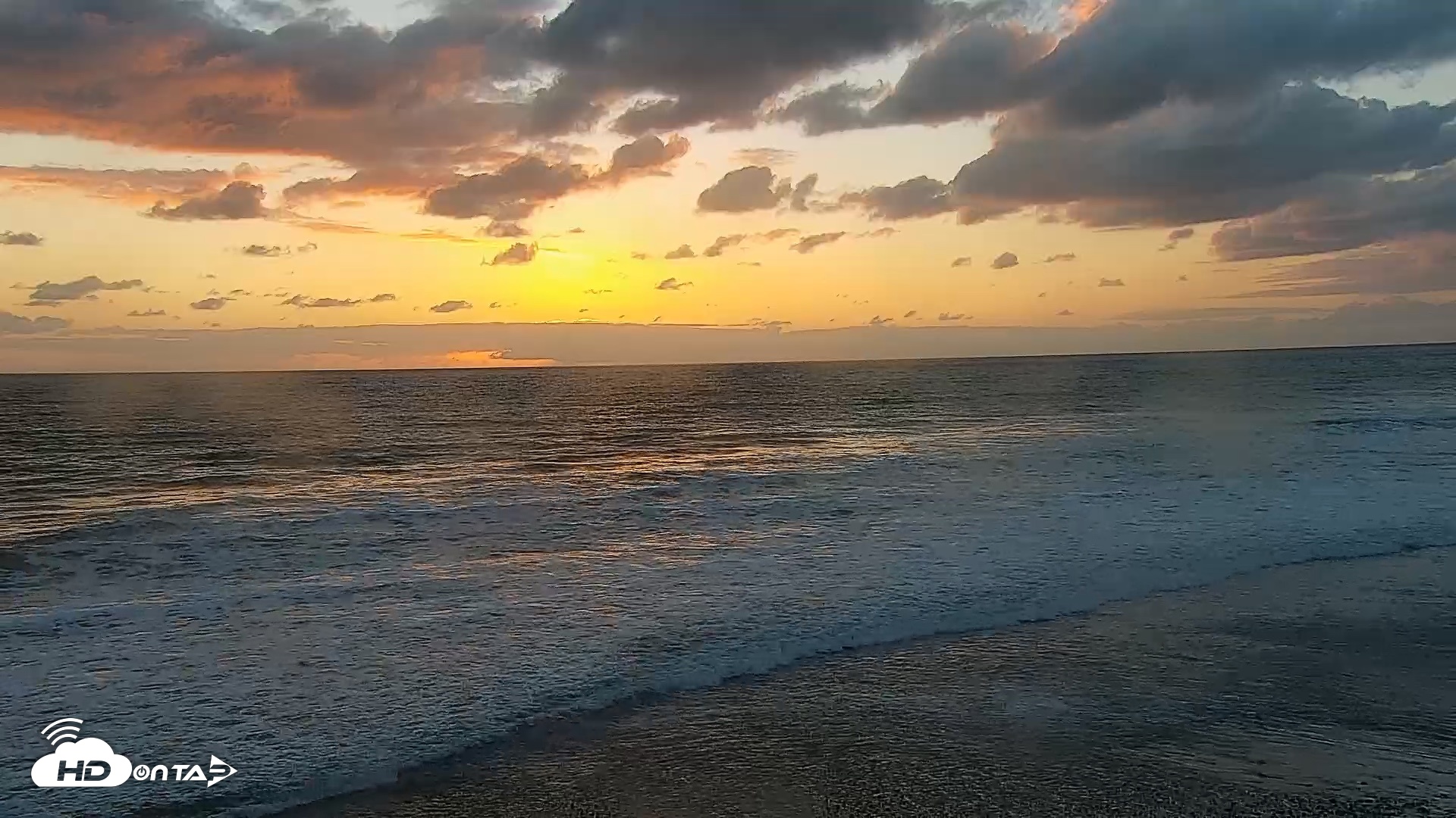 Snapshot of Carlsbad Beach Surf Live Webcam taken Oct 12, 2026, 6:15pm PDT