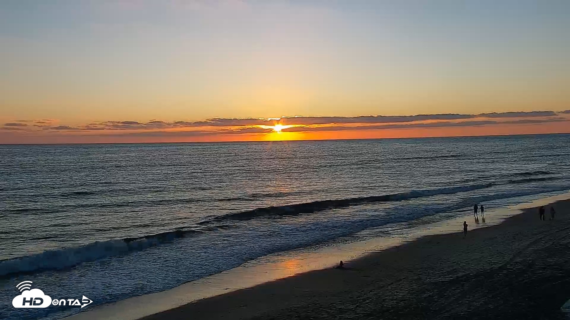Snapshot of Carlsbad Beach Surf Live Webcam taken Sep 2, 2026, 7:10pm PDT