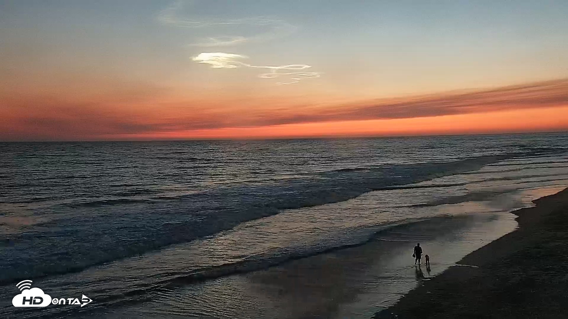 Snapshot of Carlsbad Beach Surf Live Webcam taken May 19, 2026, 8:19pm PDT