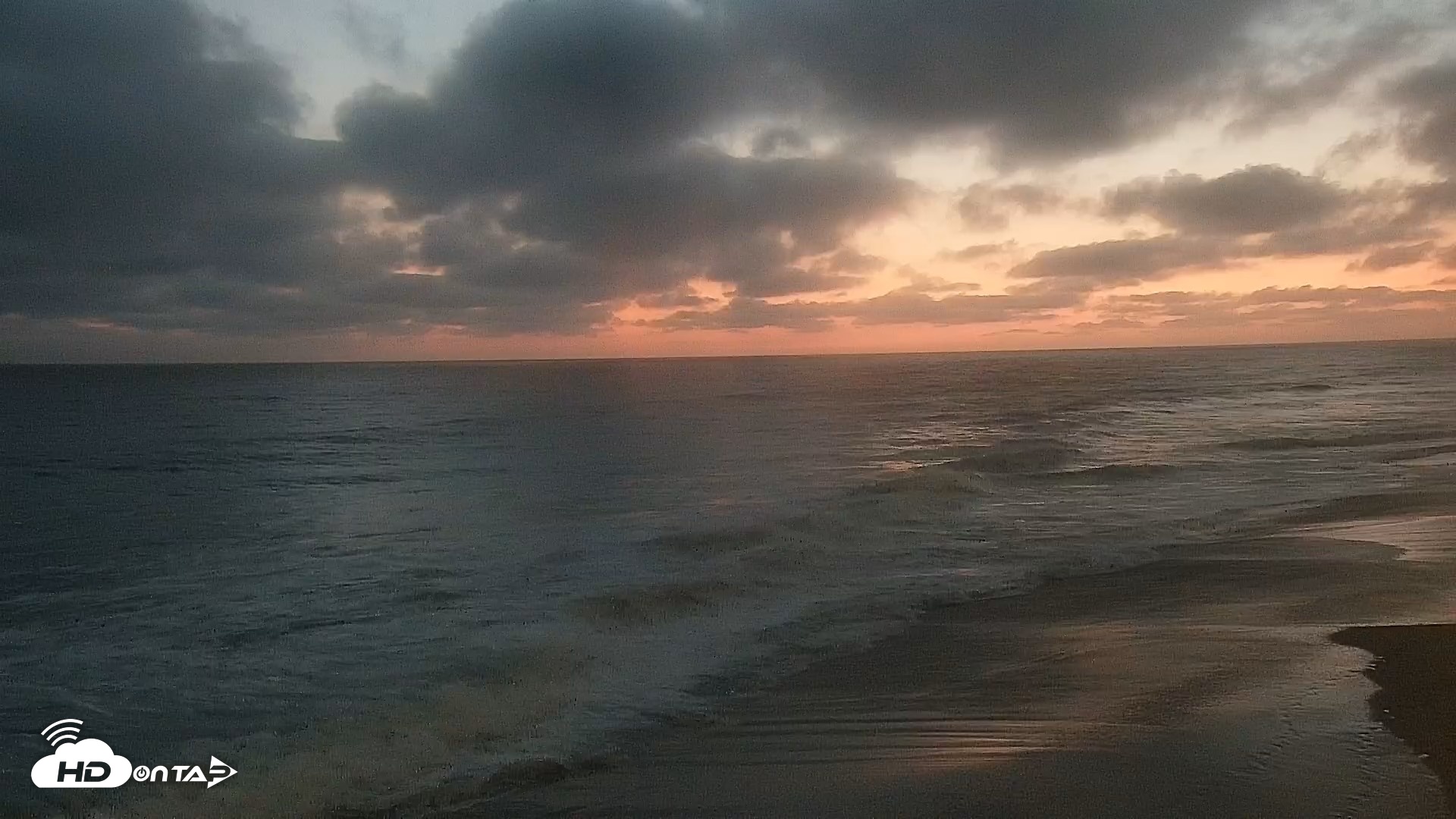 Snapshot of Carlsbad Beach Surf Live Webcam taken Jun 14, 2026, 8:35pm PDT