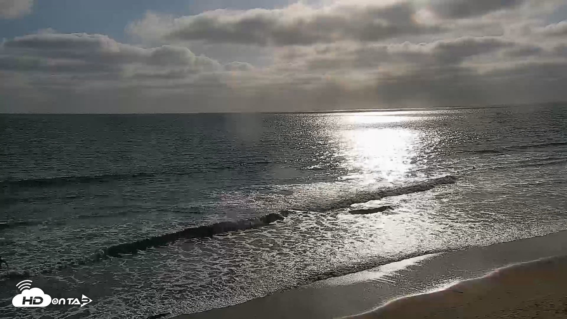 Snapshot of Carlsbad Beach Surf Live Webcam taken May 22, 2026, 5:56pm PDT