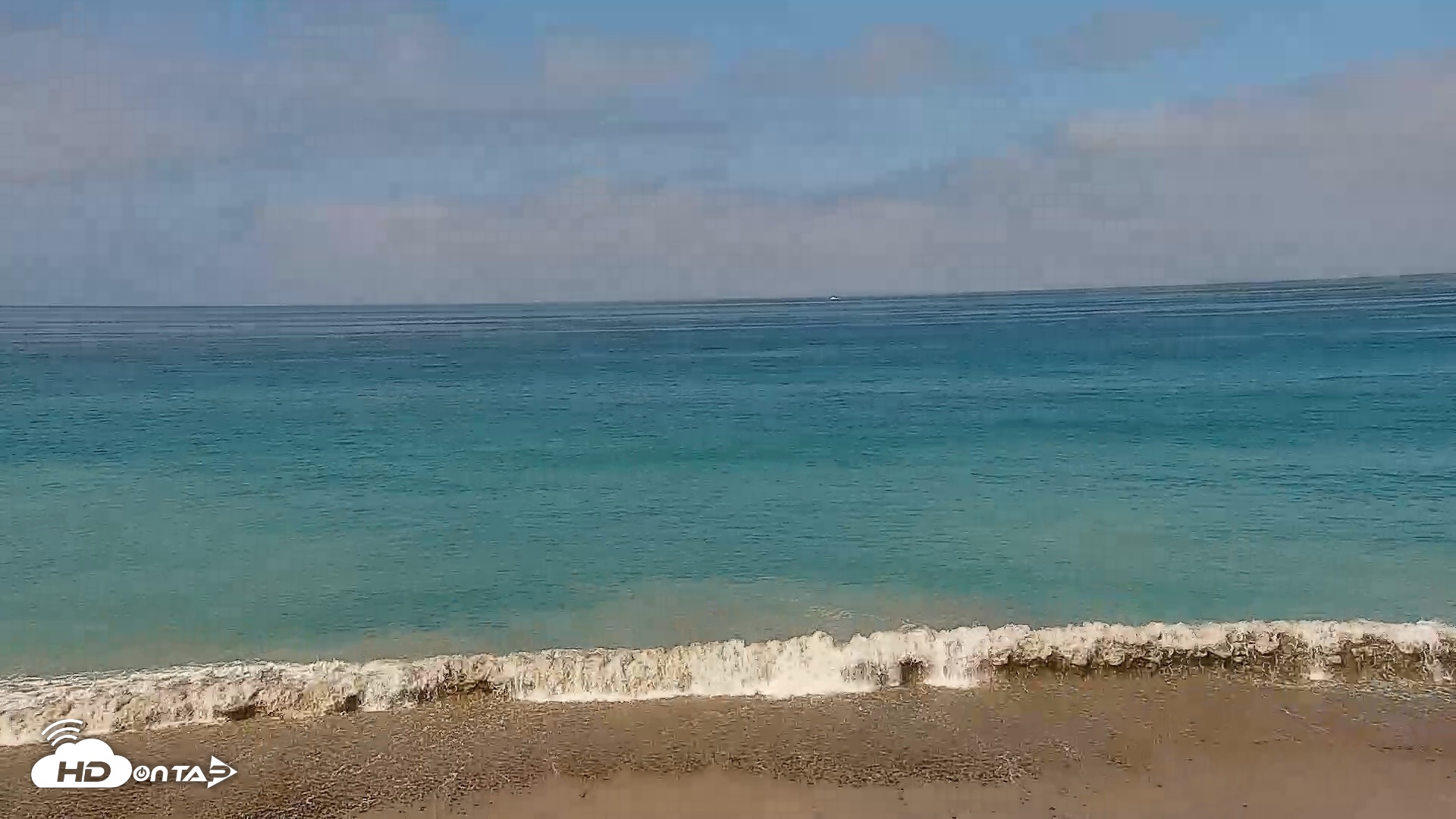 Snapshot of Carlsbad Beach Surf Live Webcam taken Aug 9, 2026, 9:59am PDT