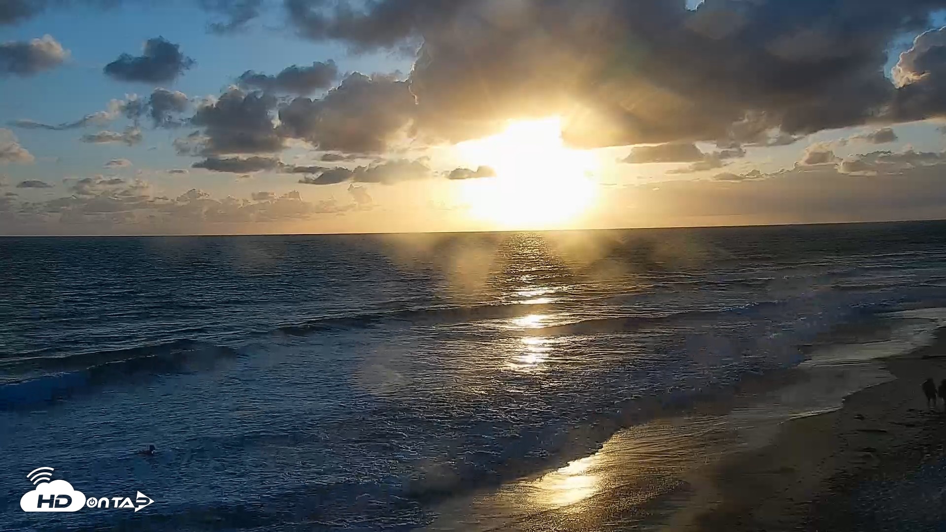Snapshot of Carlsbad Beach Surf Live Webcam taken May 27, 2026, 7:36pm PDT
