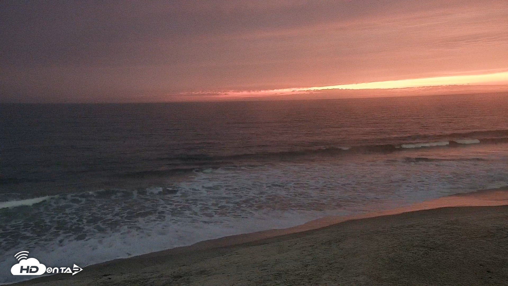 Snapshot of Carlsbad Beach Surf Live Webcam taken Sep 21, 2025, 7:14pm PDT