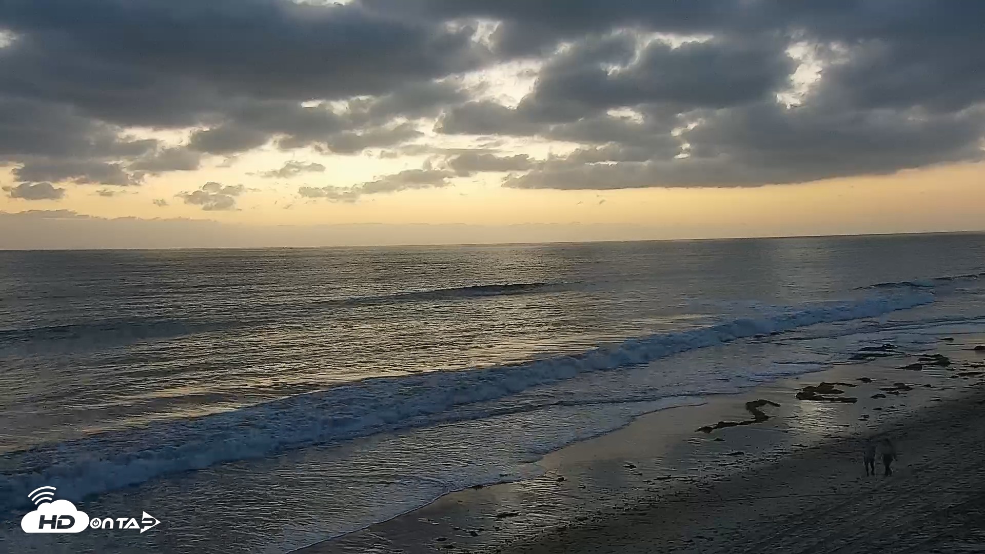 Snapshot of Carlsbad Beach Surf Live Webcam taken Sep 15, 2026, 7:16pm PDT