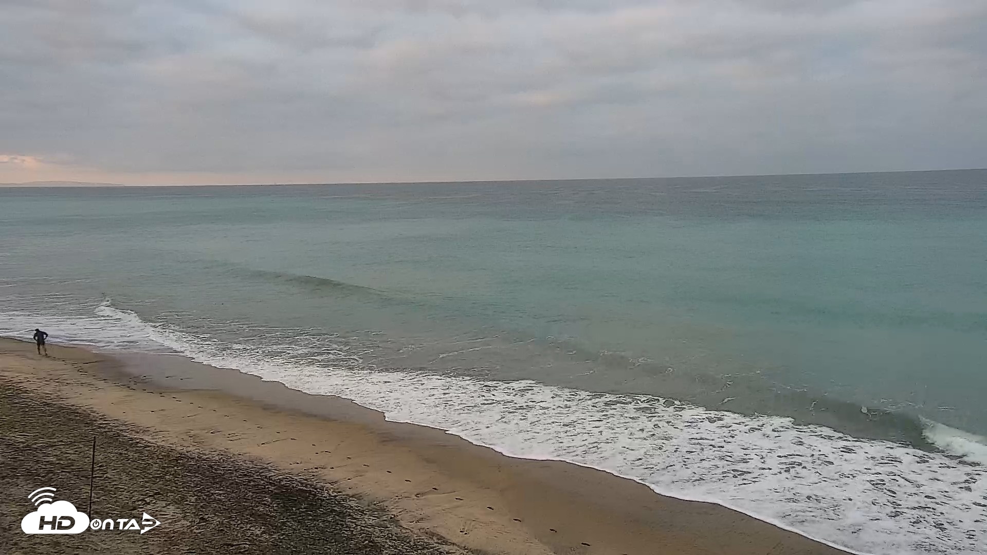 Snapshot of Carlsbad Beach Surf Live Webcam taken Sep 19, 2026, 6:58am PDT