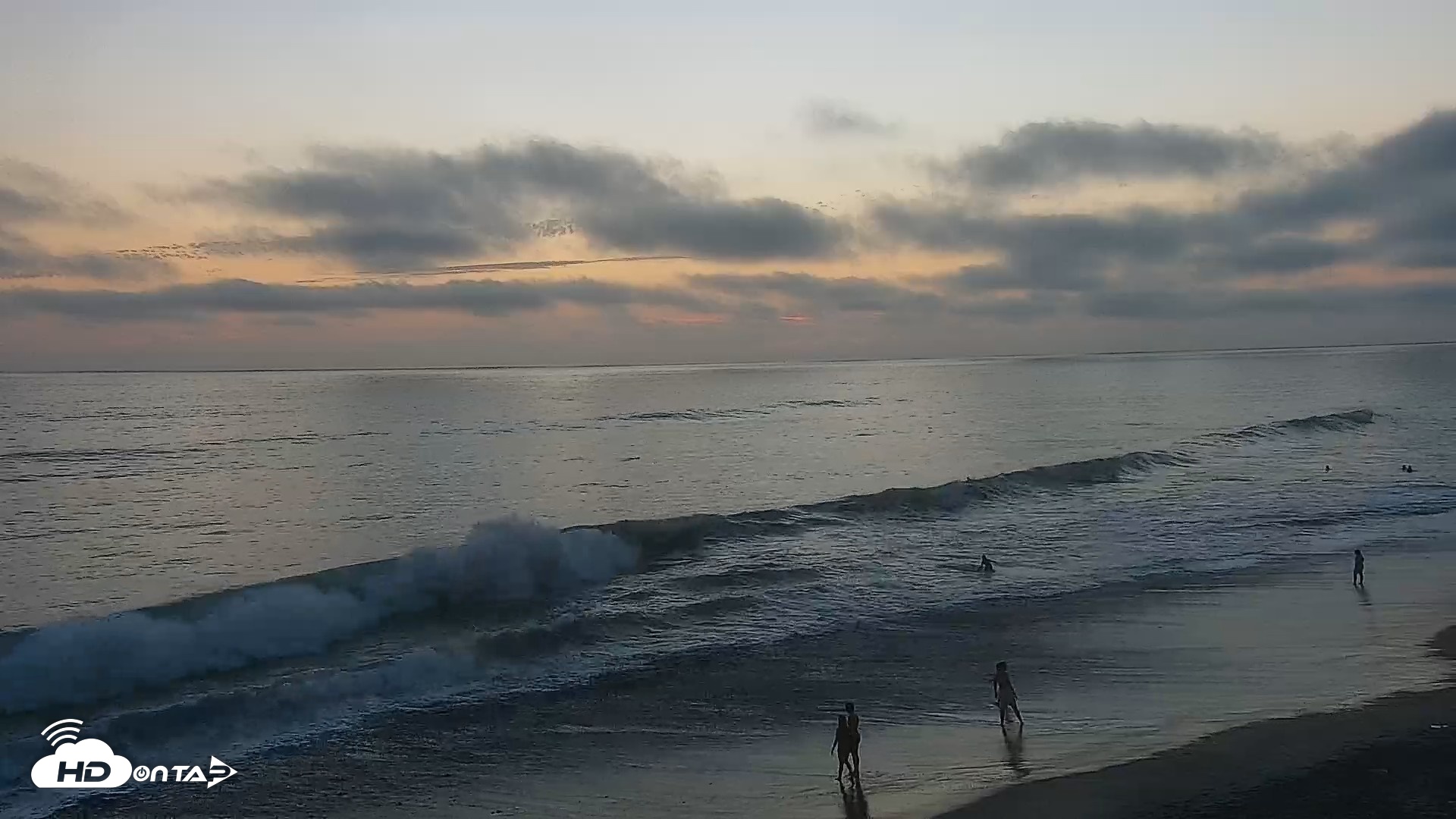 Snapshot of Carlsbad Beach Surf Live Webcam taken Aug 28, 2026, 7:25pm PDT
