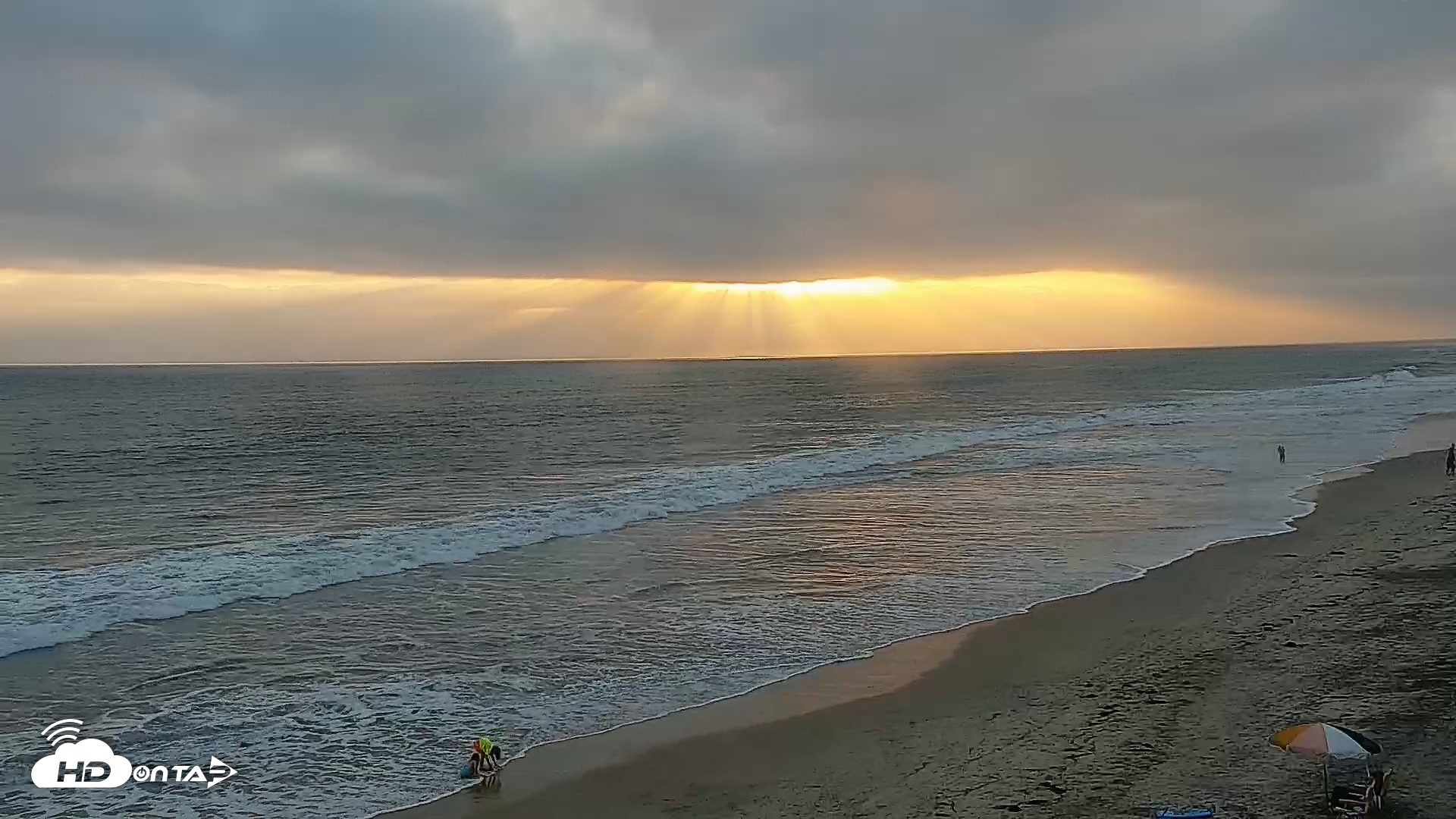 Snapshot of Carlsbad Beach Surf Live Webcam taken May 21, 2026, 7:21pm PDT