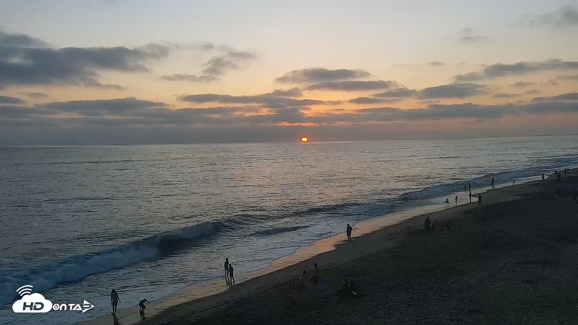 Snapshot of Carlsbad Beach Surf Live Webcam taken Jul 31, 2026, 7:48pm PDT