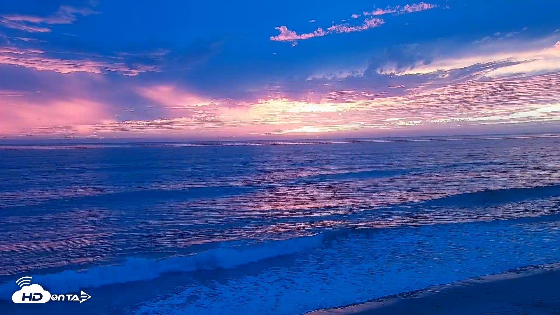 Snapshot of Carlsbad Beach Surf Live Webcam taken Sep 27, 2026, 6:45pm PDT