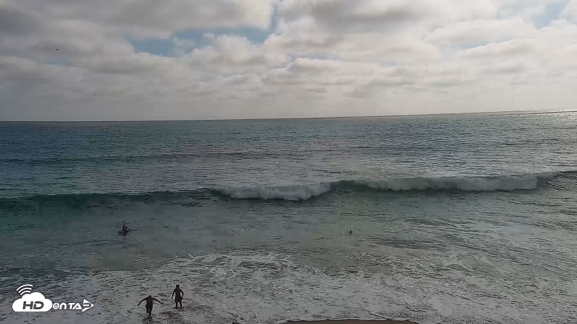 Snapshot of Carlsbad Beach Surf Live Webcam taken Aug 12, 2026, 4:55pm PDT