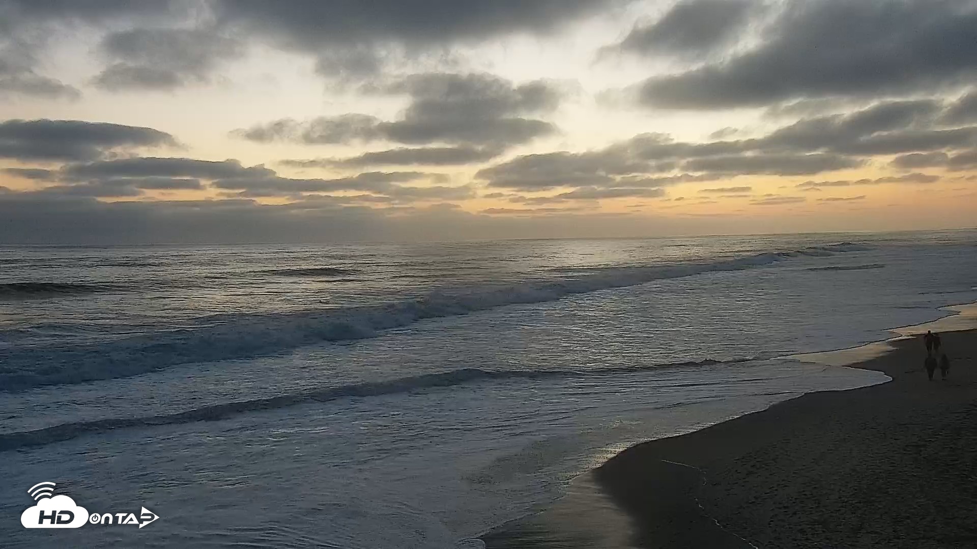 Snapshot of Carlsbad Beach Surf Live Webcam taken Jun 9, 2026, 8:18pm PDT