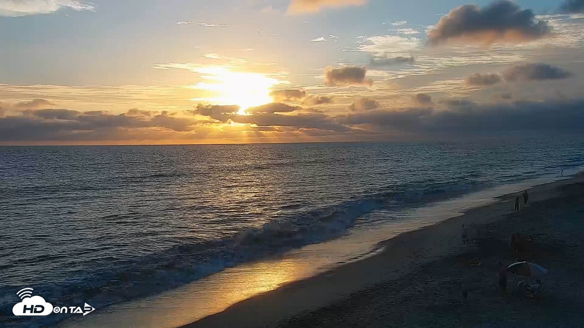Snapshot of Carlsbad Beach Surf Live Webcam taken Aug 12, 2026, 7:19pm PDT