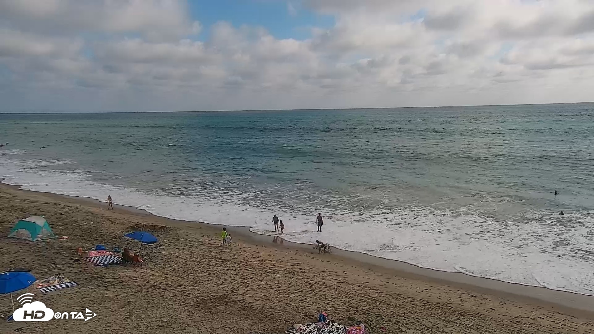 Snapshot of Carlsbad Beach Surf Live Webcam taken Aug 12, 2026, 5:12pm PDT