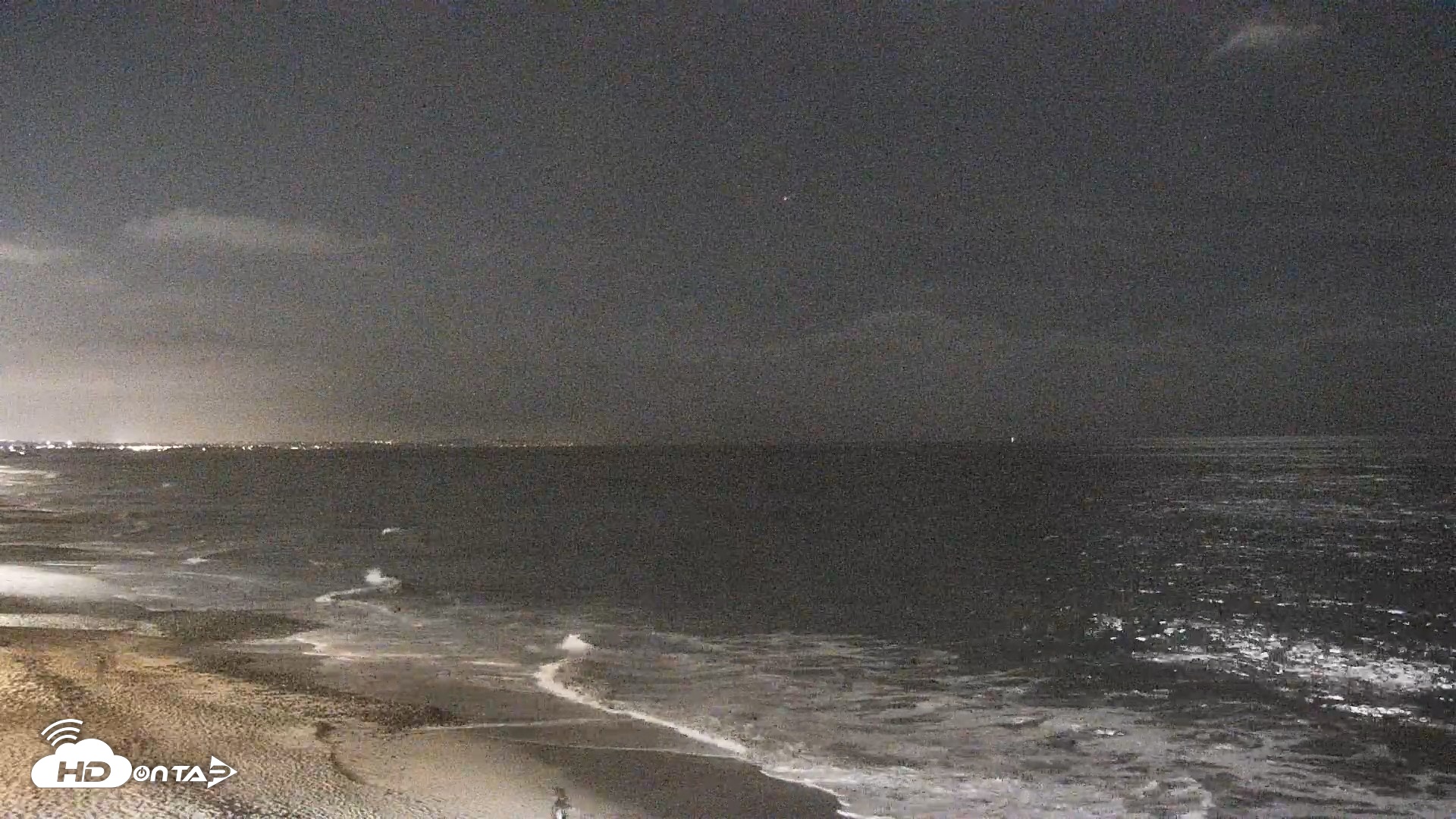 Snapshot of Carlsbad Beach Surf Live Webcam taken Sep 19, 2026, 8:20pm PDT