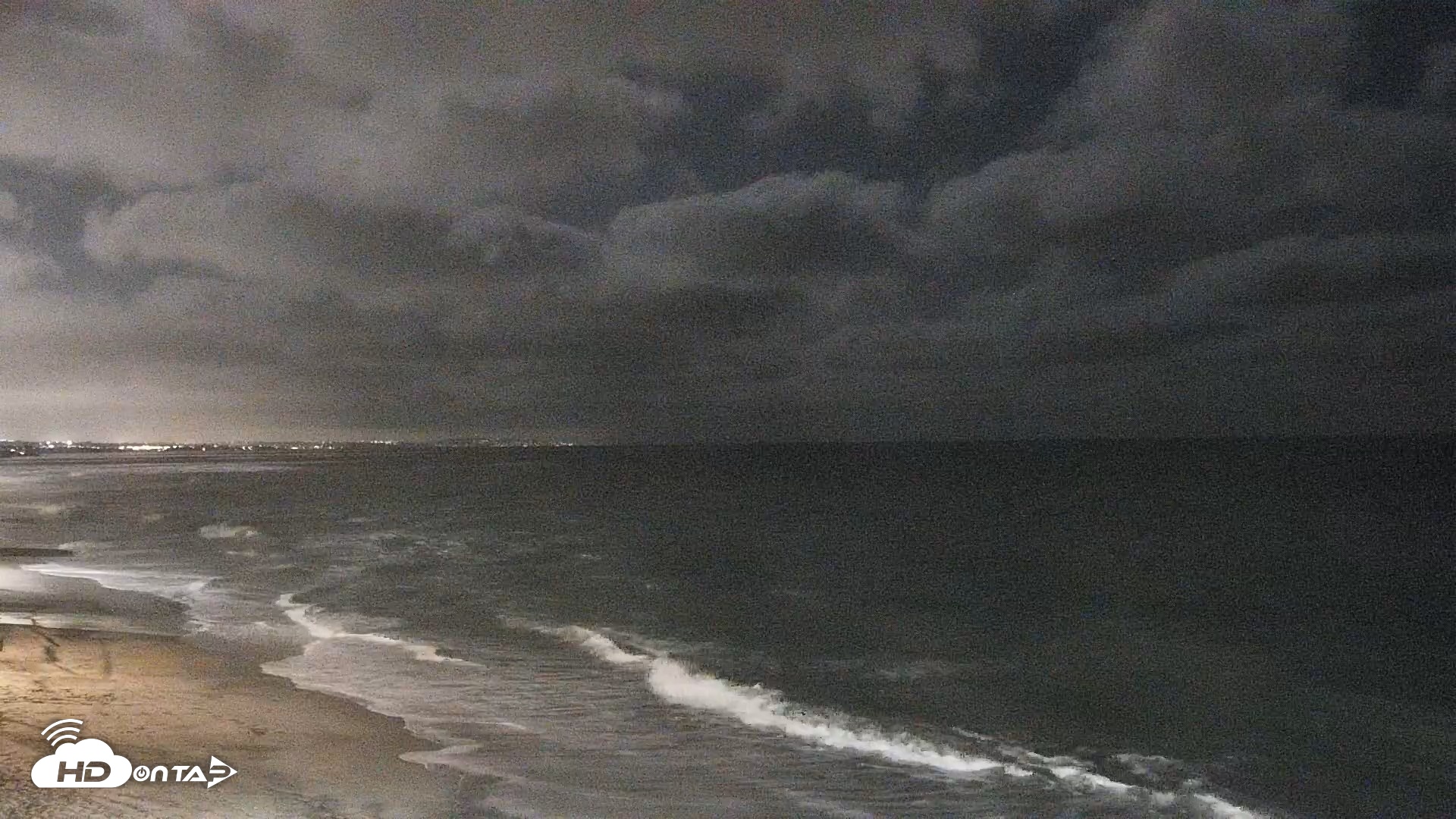 Snapshot of Carlsbad Beach Surf Live Webcam taken Sep 22, 2026, 8:41pm PDT