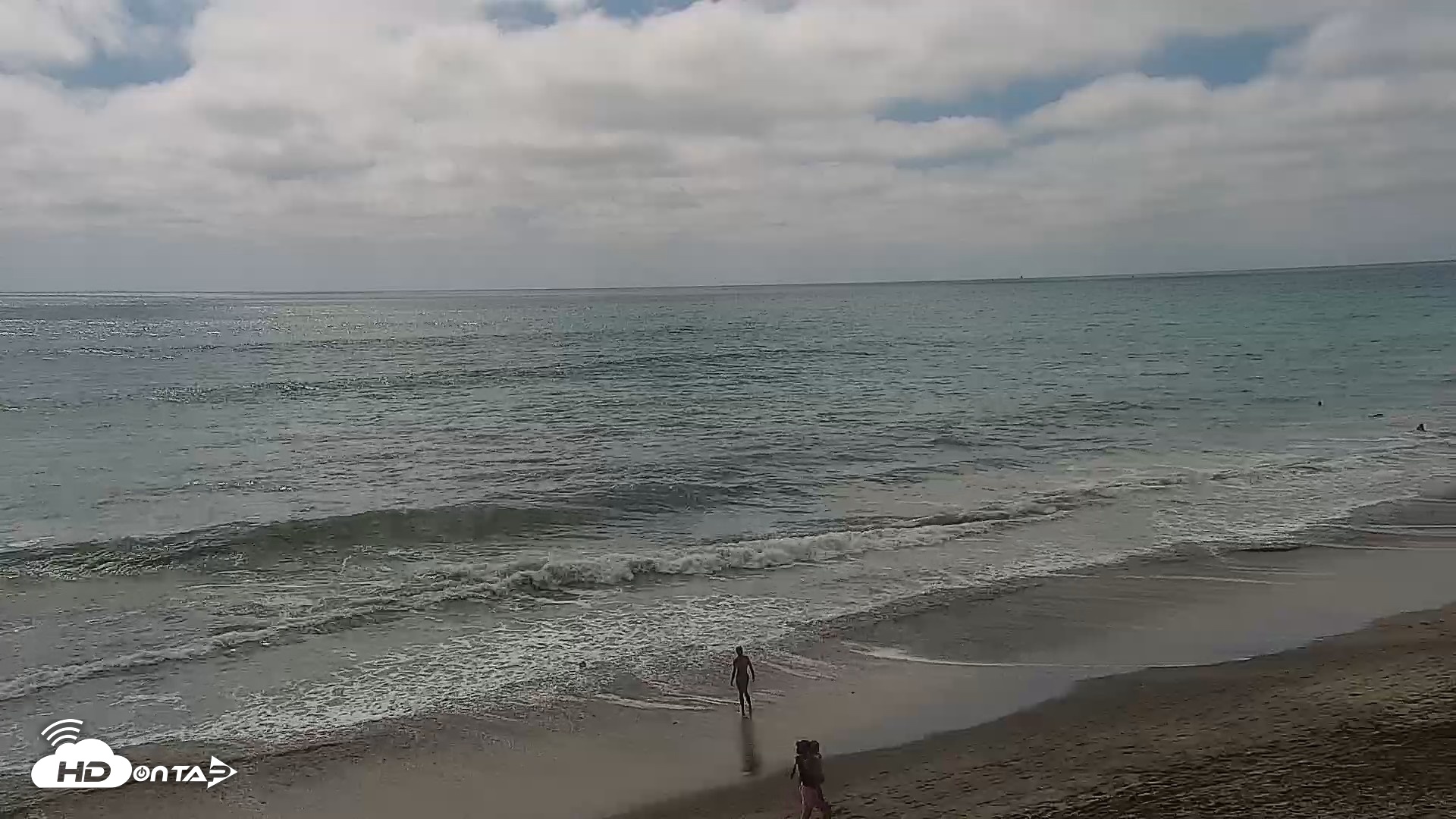 Snapshot of Carlsbad Beach Surf Live Webcam taken Aug 16, 2026, 3:12pm PDT