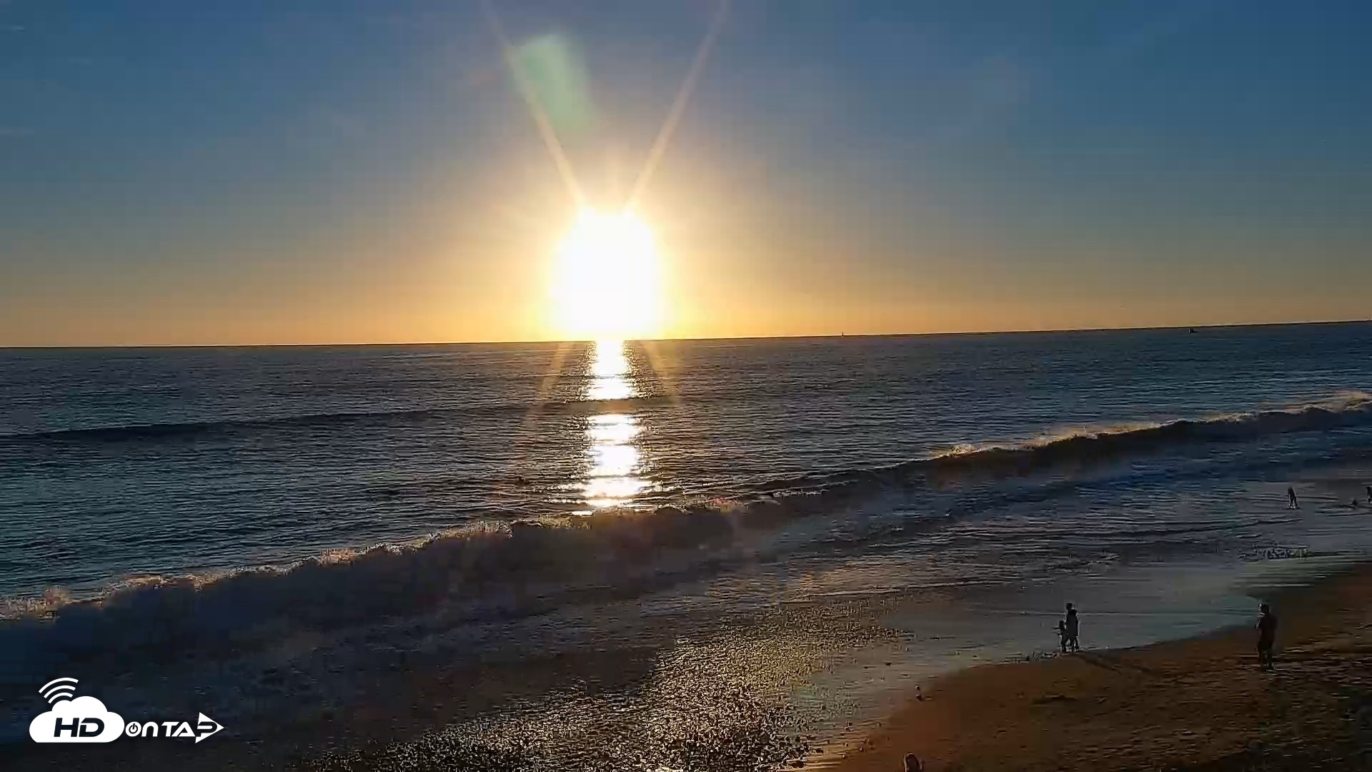 Snapshot of Carlsbad Beach Surf Live Webcam taken Sep 4, 2026, 6:56pm PDT