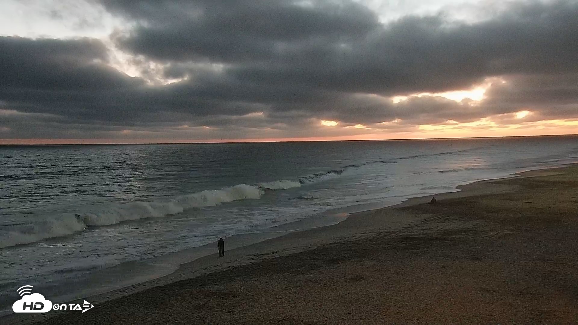 Snapshot of Carlsbad Beach Surf Live Webcam taken Jul 5, 2026, 8:36pm PDT