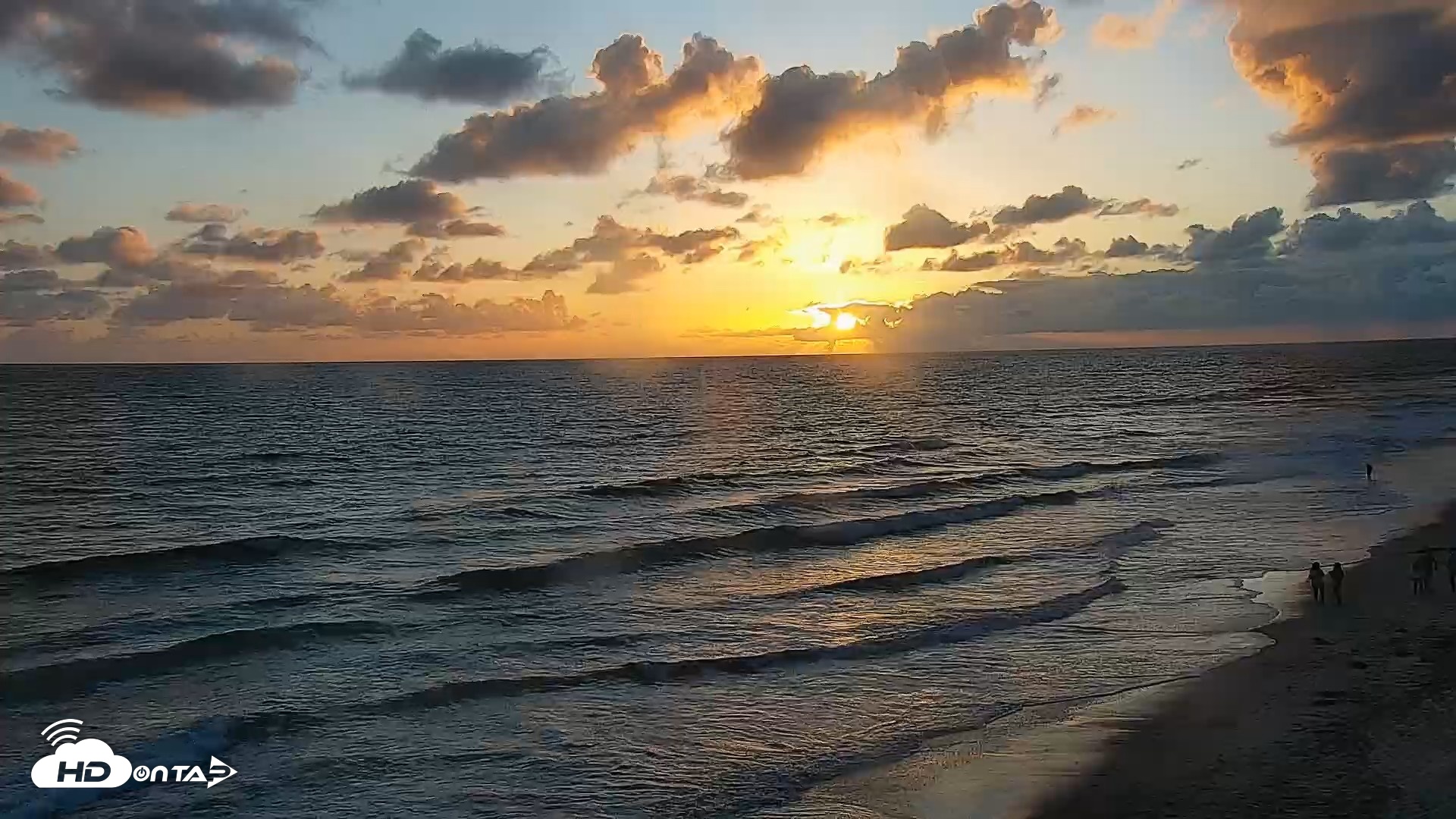 Snapshot of Carlsbad Beach Surf Live Webcam taken May 27, 2026, 7:42pm PDT